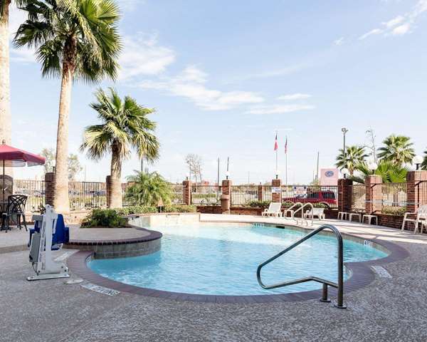 Pool - Comfort Suites Lake Jackson
