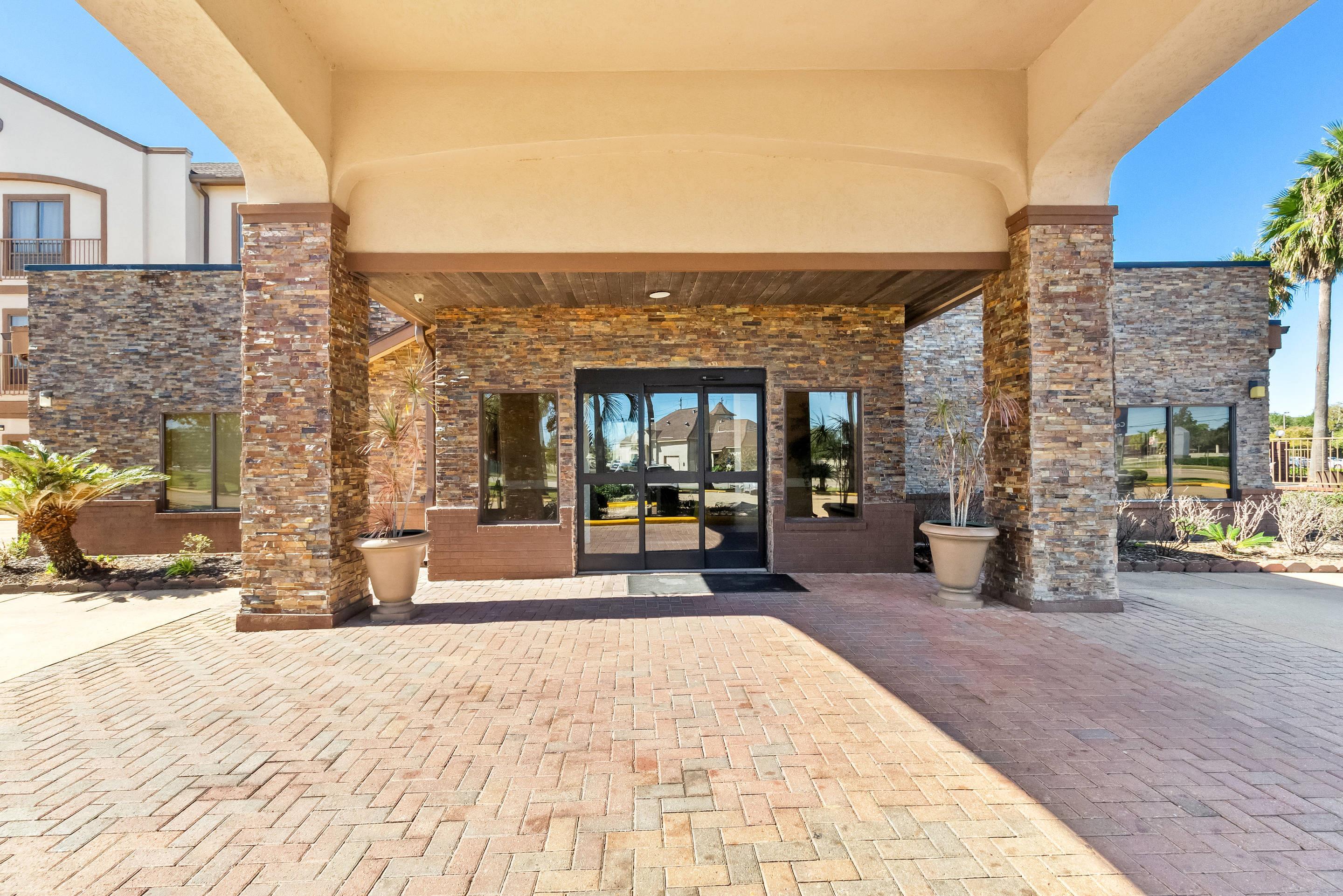 Hotel Entrance | Comfort Suites Lake Jackson Clute