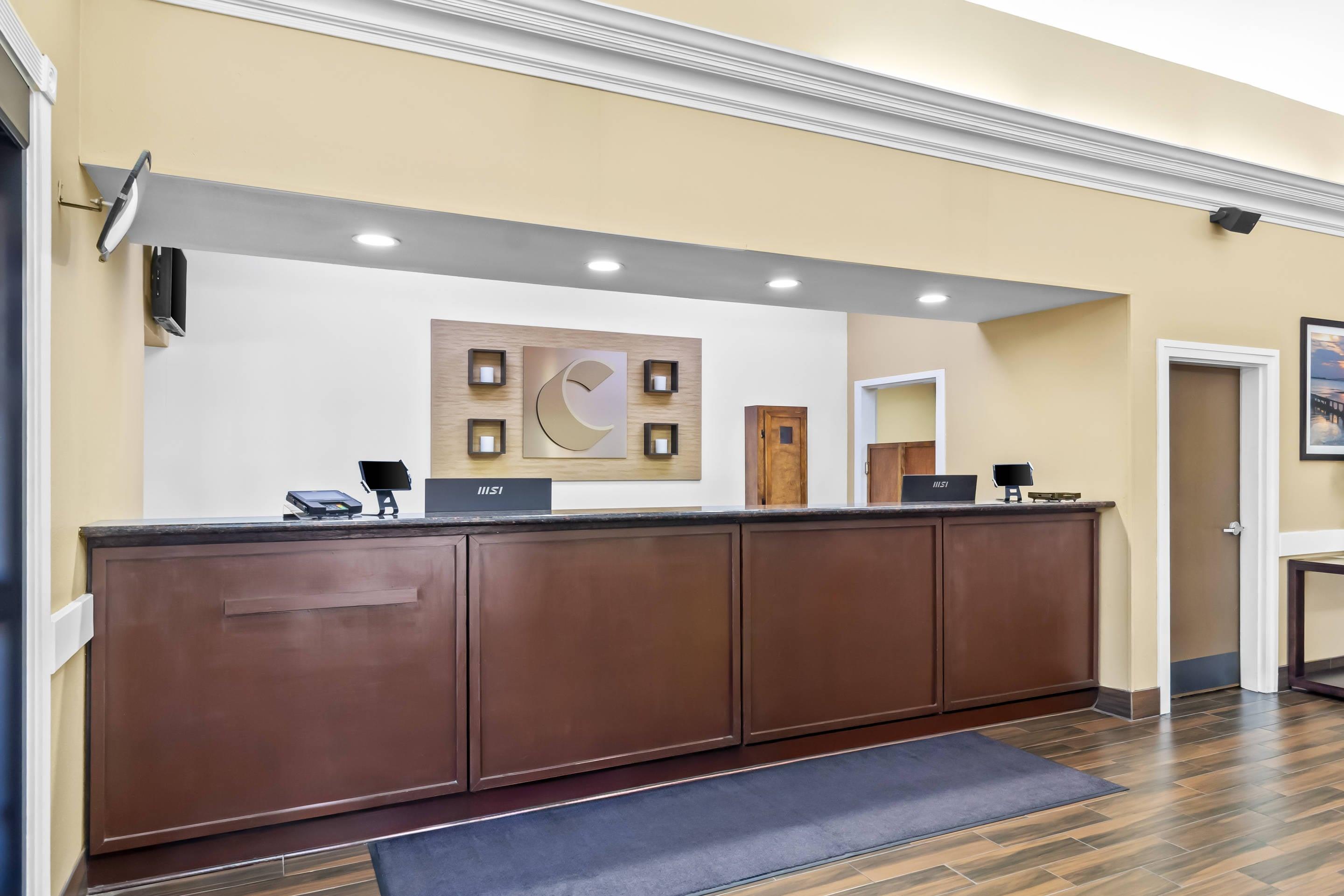 Front desk | Comfort Suites Lake Jackson Clute