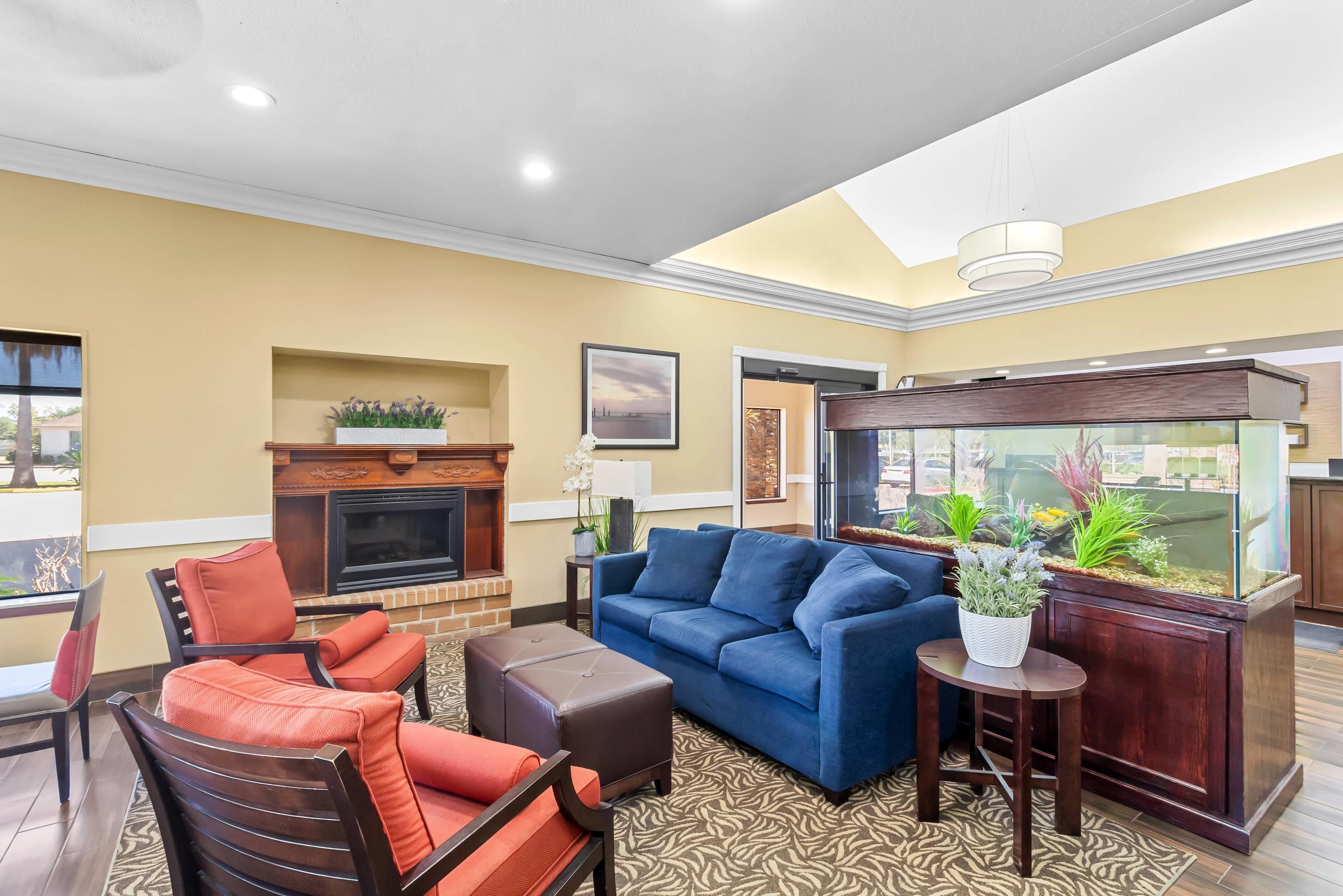Lobby with sitting area | Comfort Suites Lake Jackson Clute