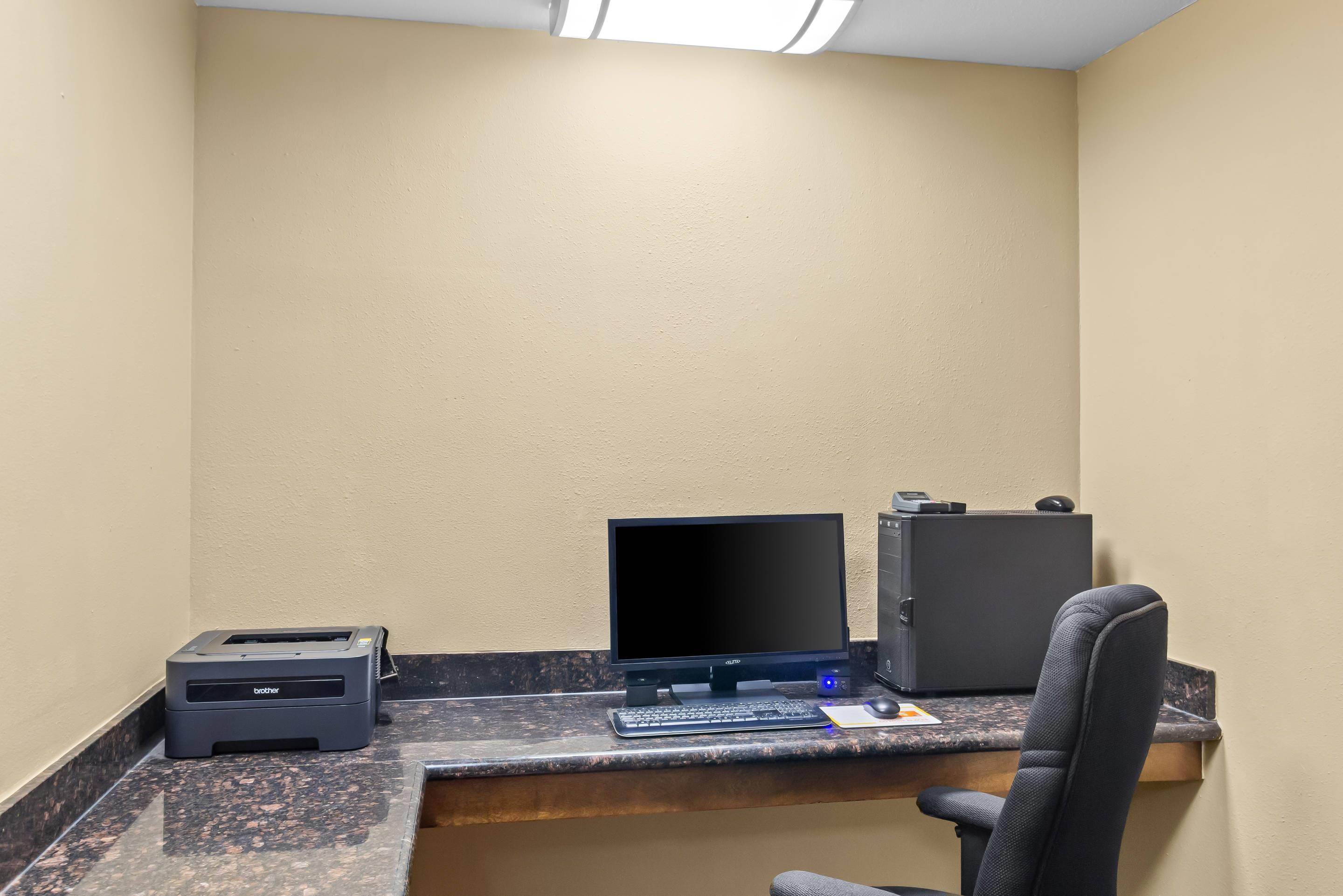 Business center | Comfort Suites Lake Jackson Clute