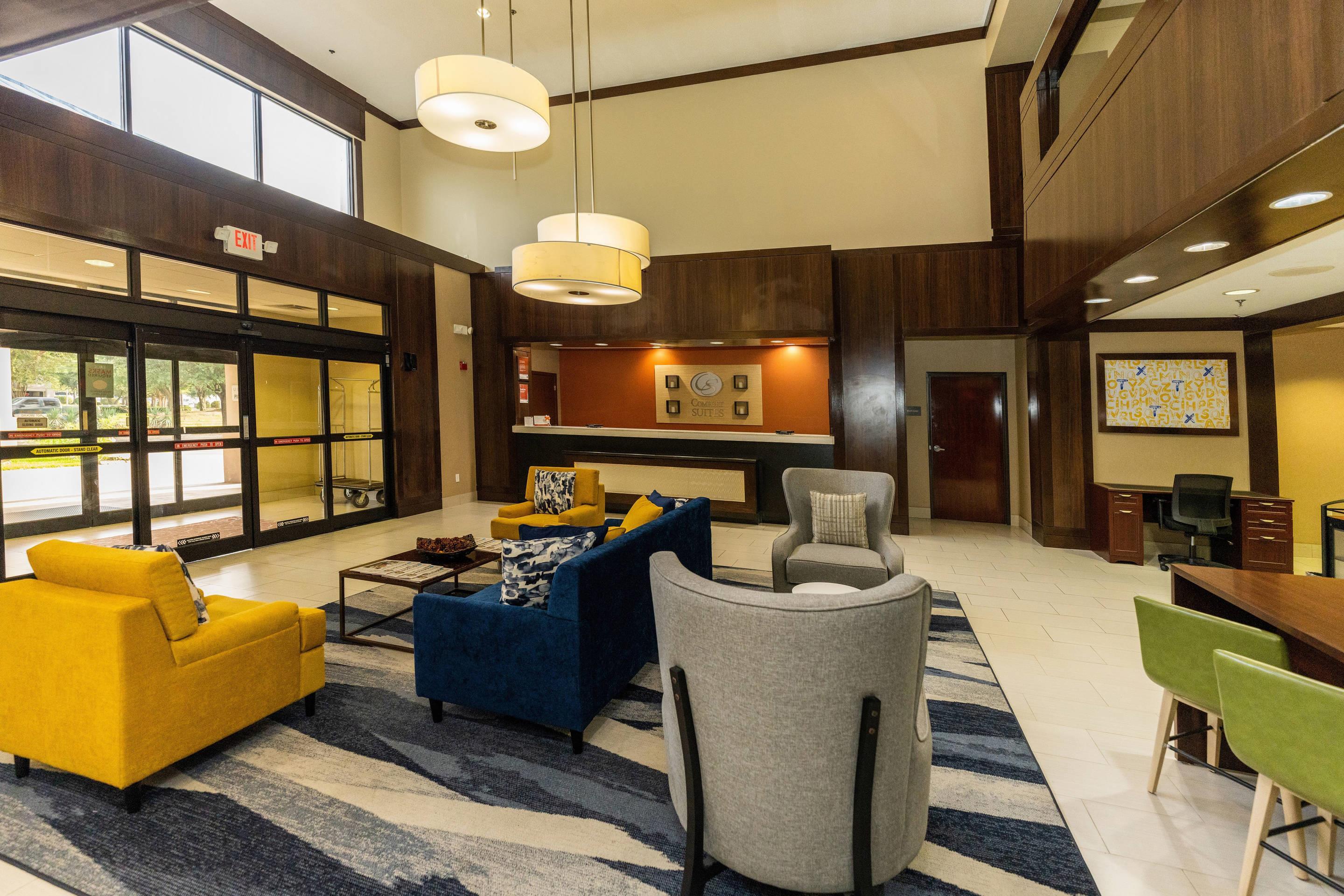 Lobby with sitting area | Comfort Suites Houston West at Clay Road