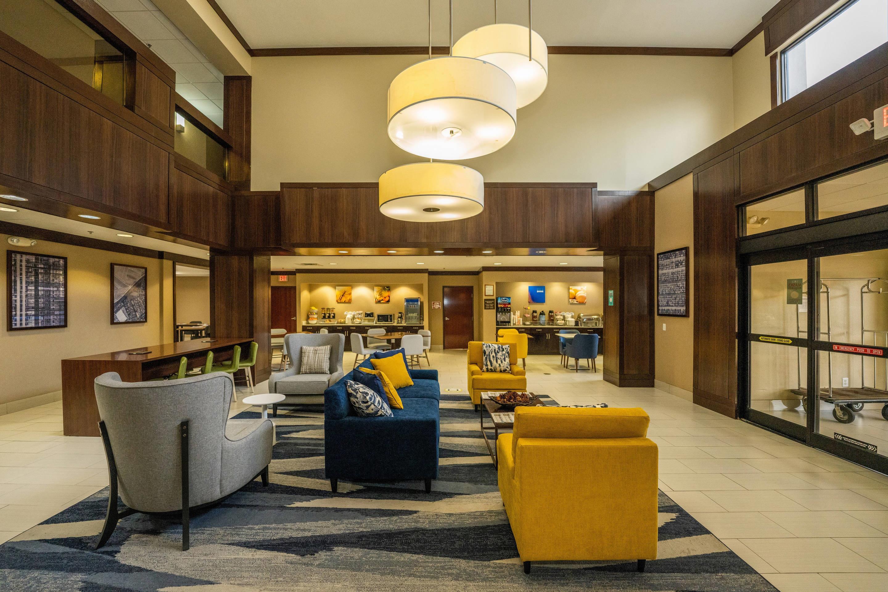 Lobby with sitting area | Comfort Suites Houston West at Clay Road