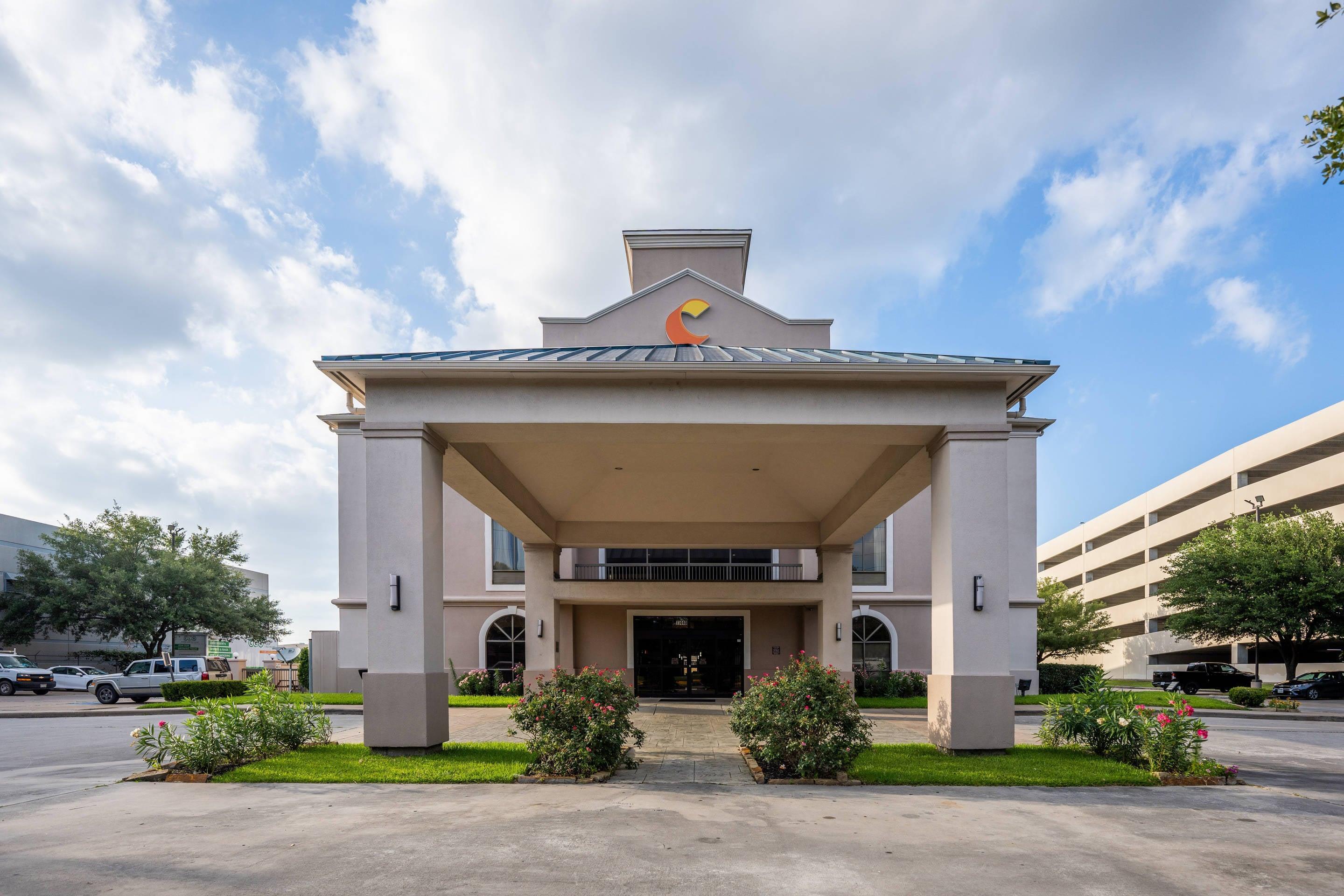 Hotel exterior | Comfort Suites Houston West at Clay Road