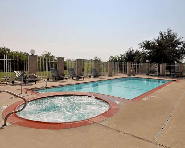 Pool - Comfort Suites Roanoke