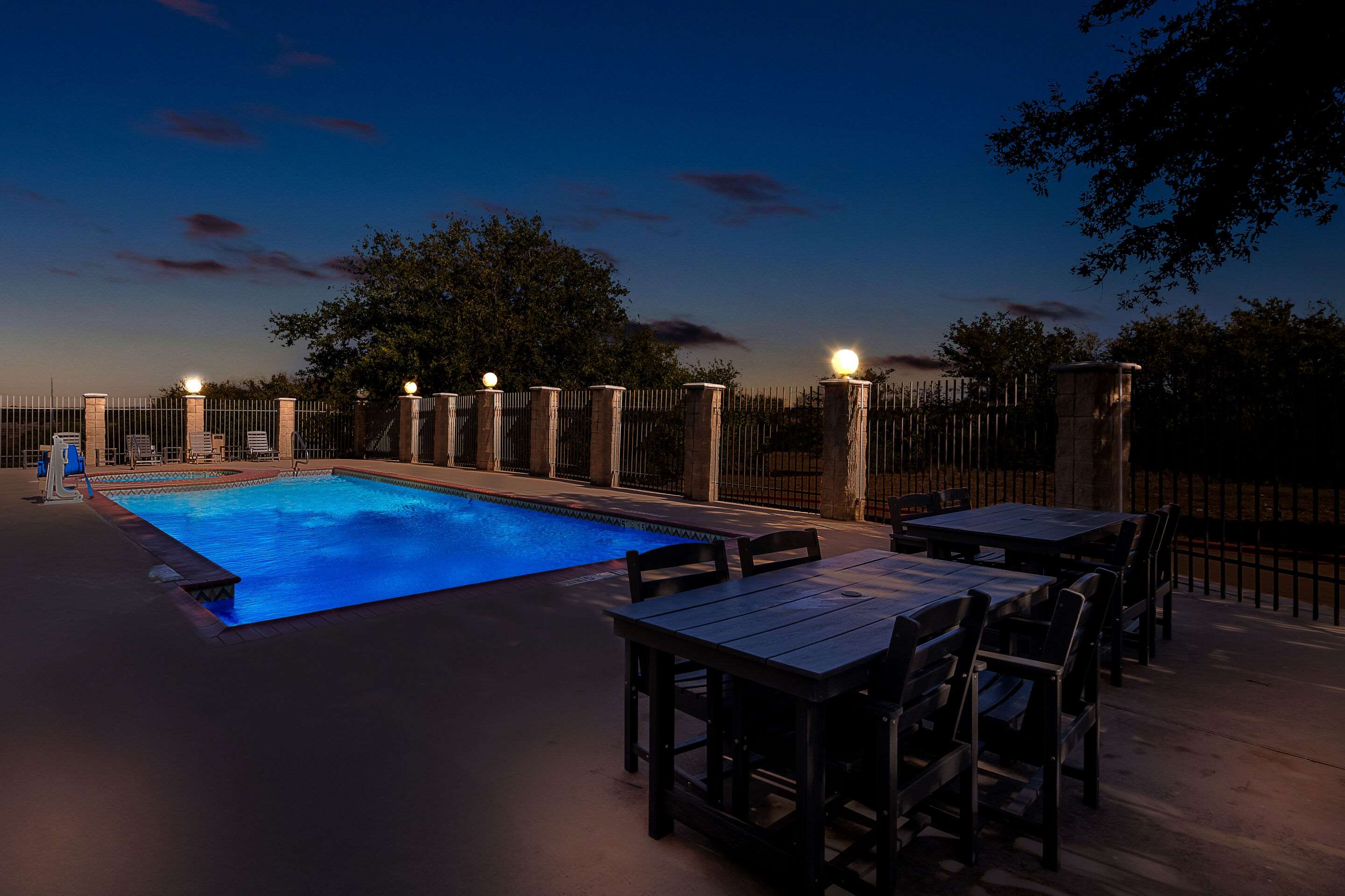 Twilight | Comfort Suites Roanoke - Fort Worth North