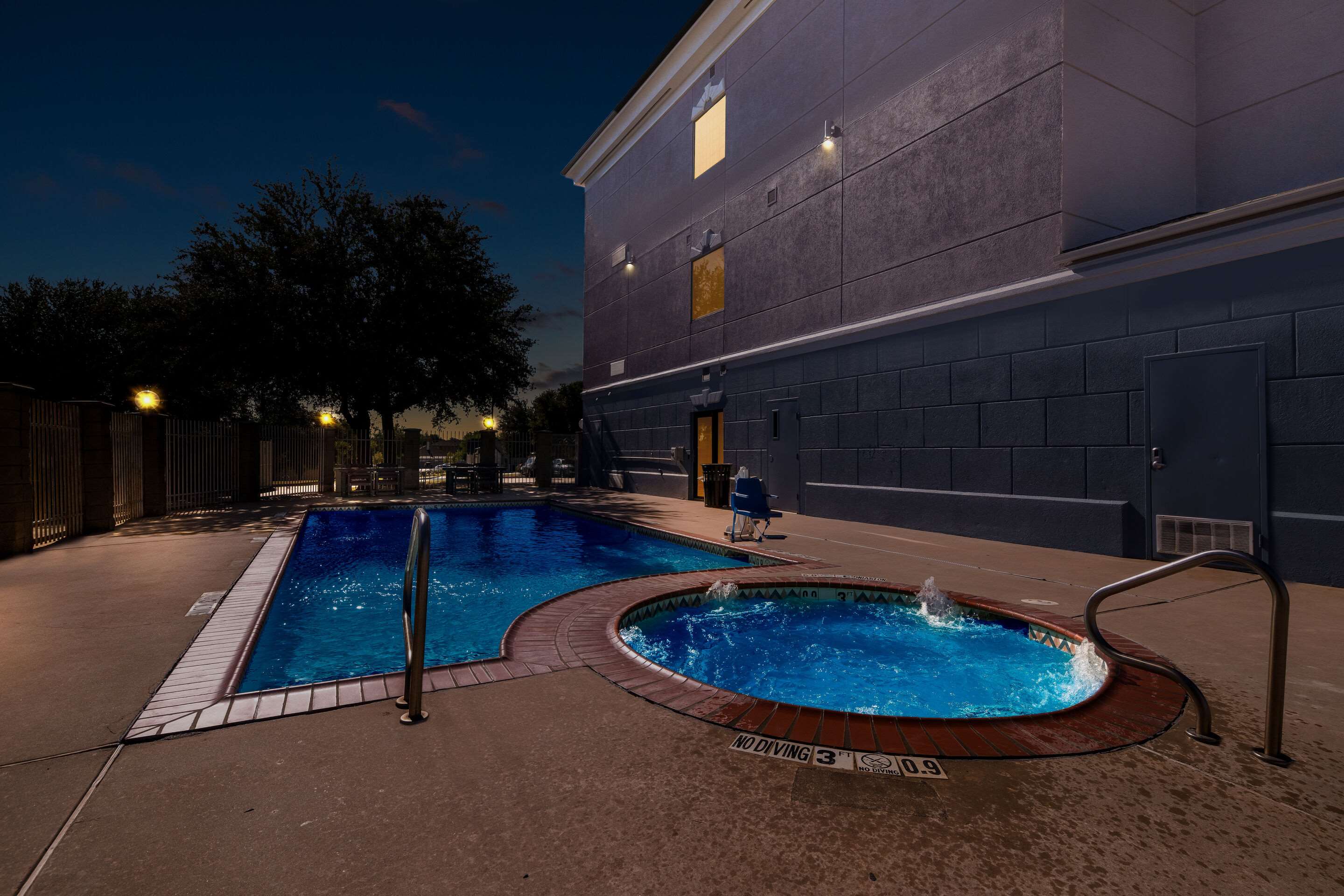 Twilight | Comfort Suites Roanoke - Fort Worth North