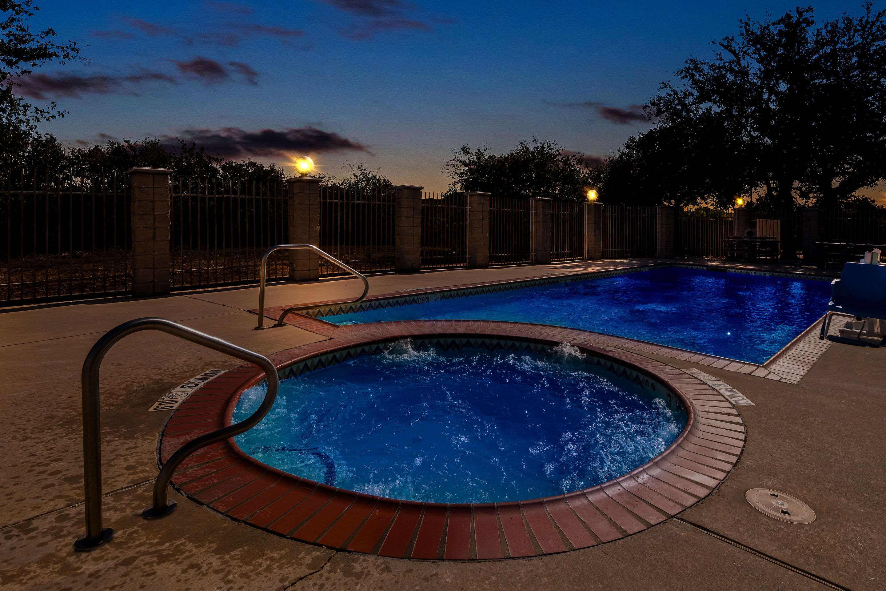Twilight | Comfort Suites Roanoke - Fort Worth North