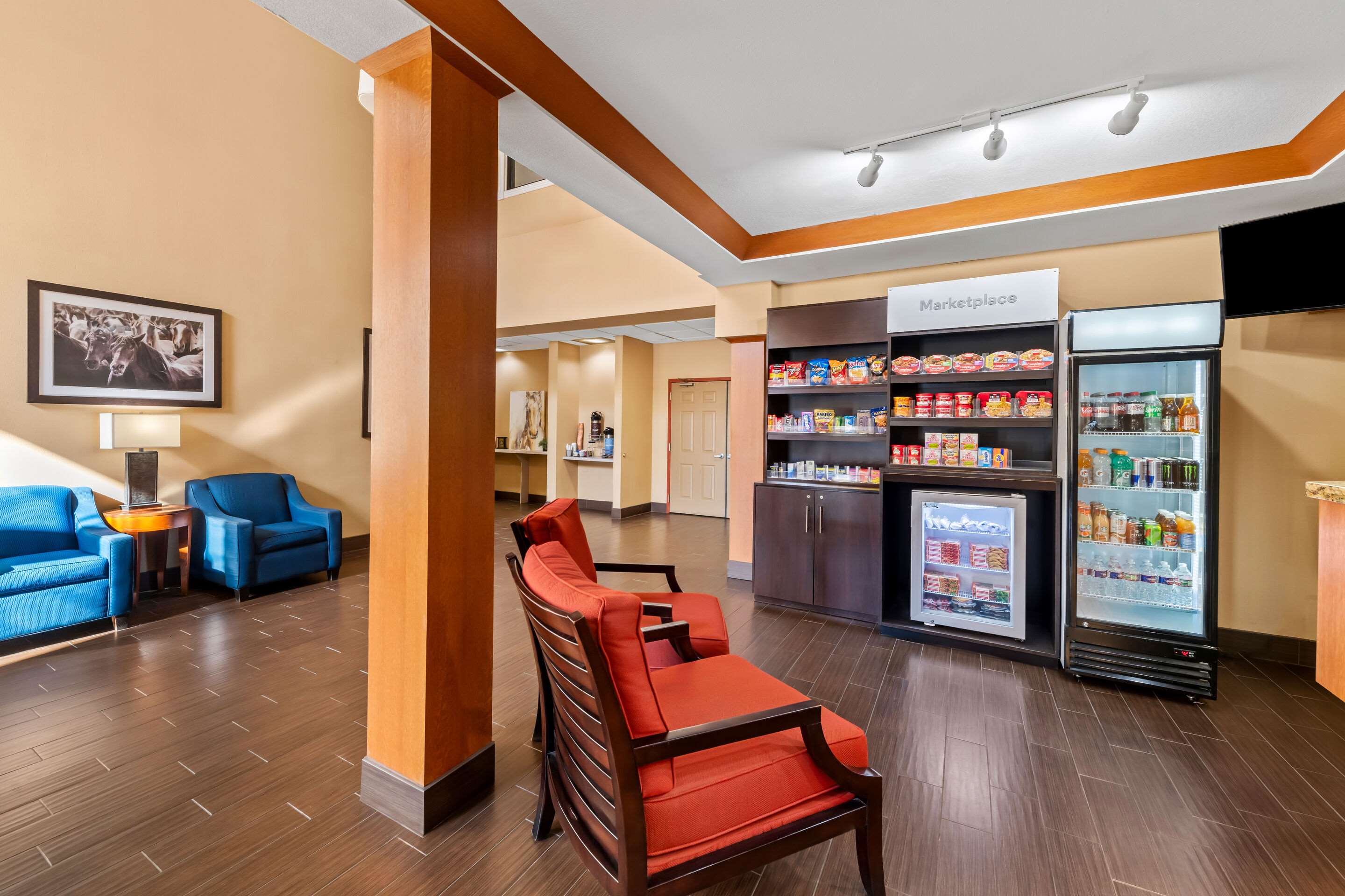 Hotel lobby | Comfort Suites Roanoke - Fort Worth North