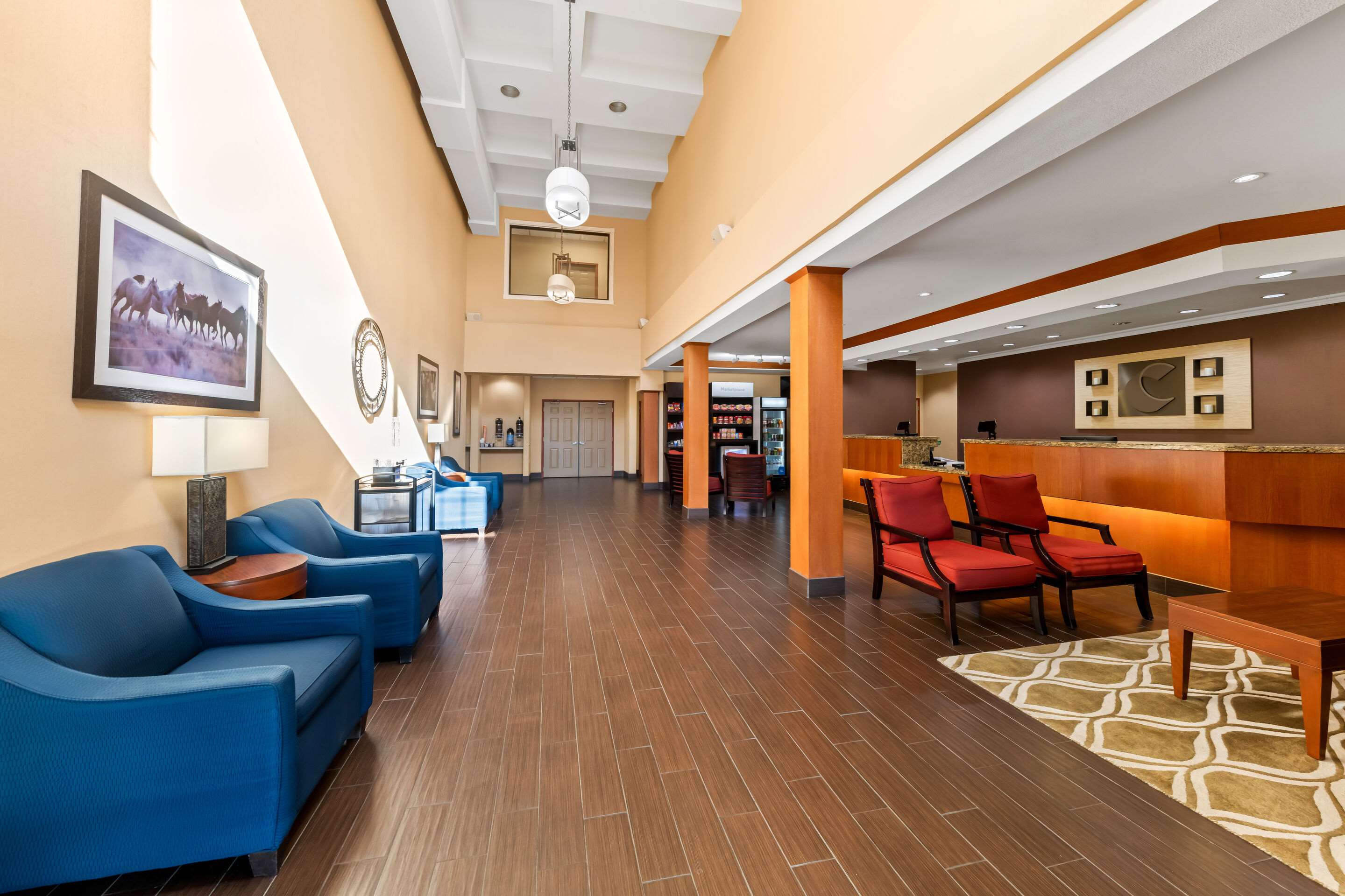 Hotel lobby | Comfort Suites Roanoke - Fort Worth North