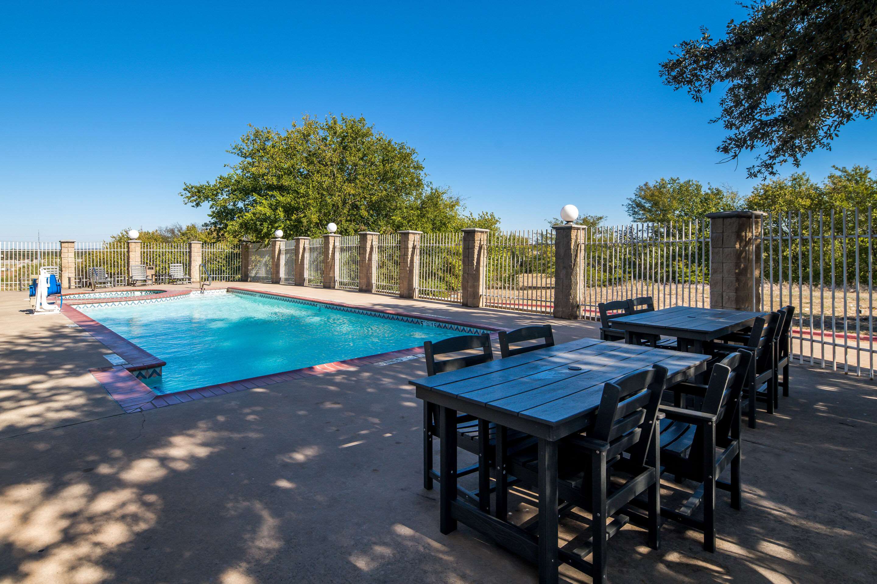 Outdoor pool | Comfort Suites Roanoke - Fort Worth North
