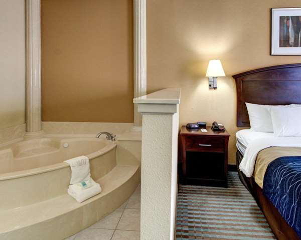  - Comfort Inn Corsicana - I-45, Exit 231