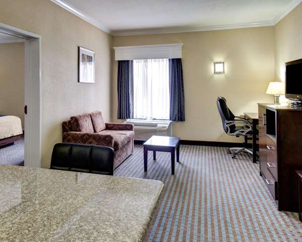 Suite - Comfort Inn Corsicana - I-45, Exit 231