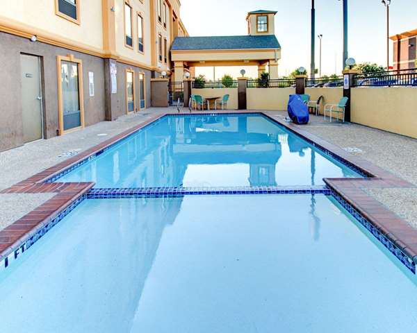 Pool - Comfort Inn Corsicana - I-45, Exit 231