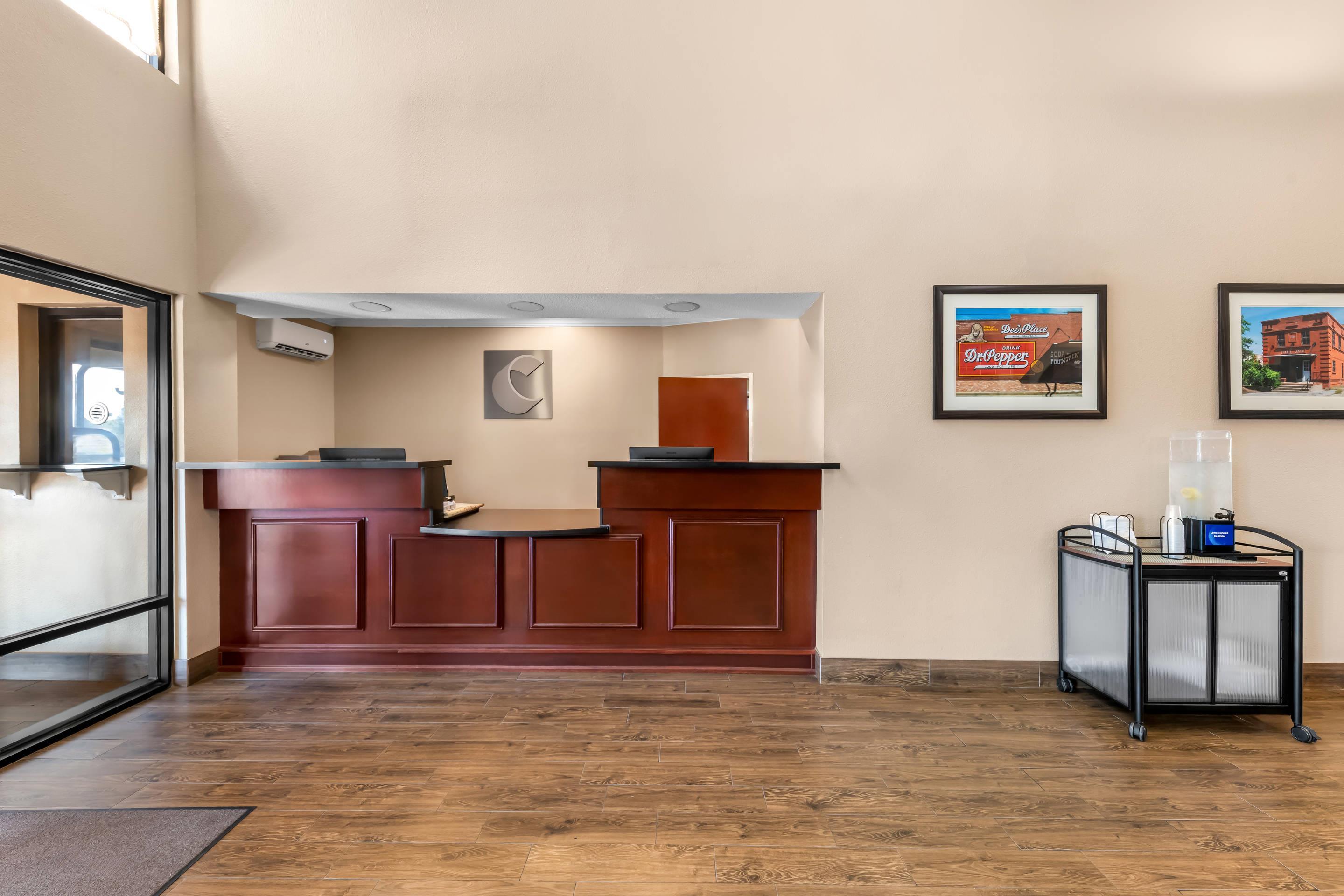 Hotel lobby | Comfort Inn Corsicana East