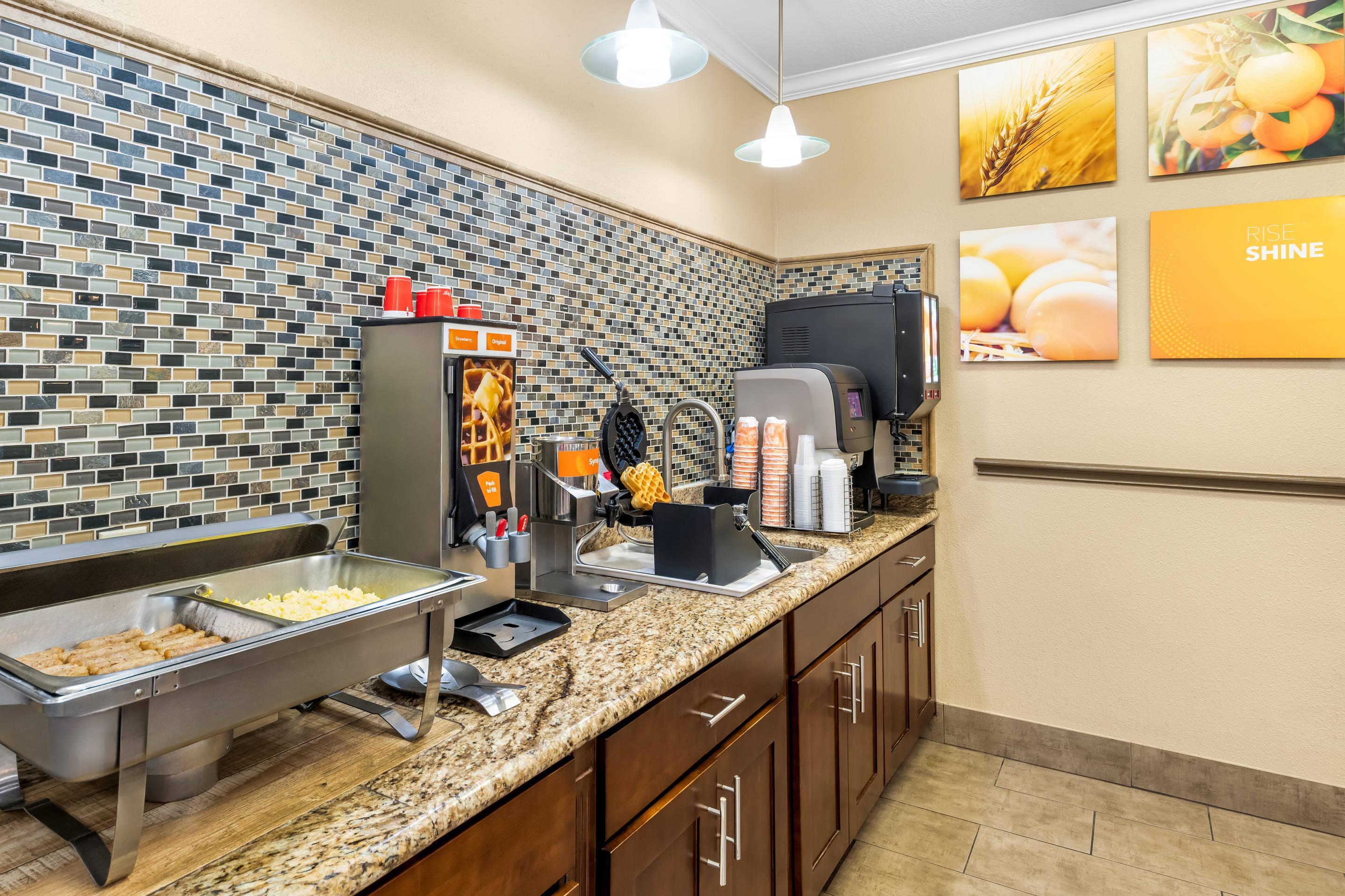 Breakfast area | Comfort Inn Corsicana East