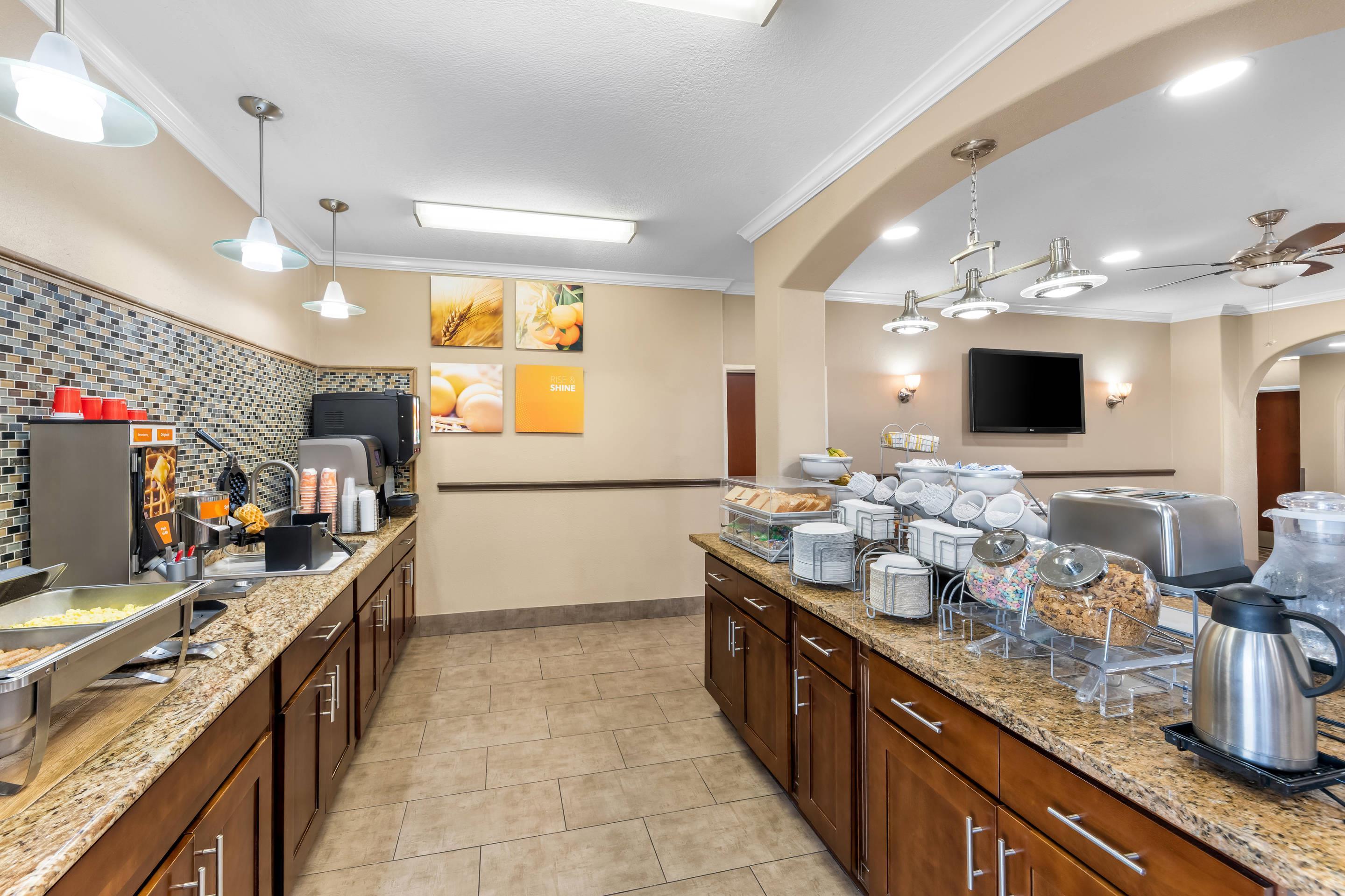 Breakfast area | Comfort Inn Corsicana East