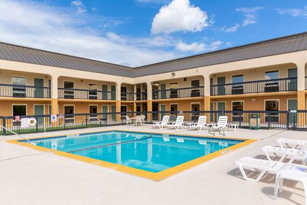 Pool - Quality Inn Arlington Highlands Arlington - I-20, Exit 450