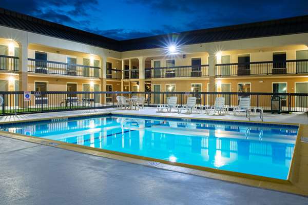 Pool - Quality Inn Arlington Highlands Arlington - I-20, Exit 450