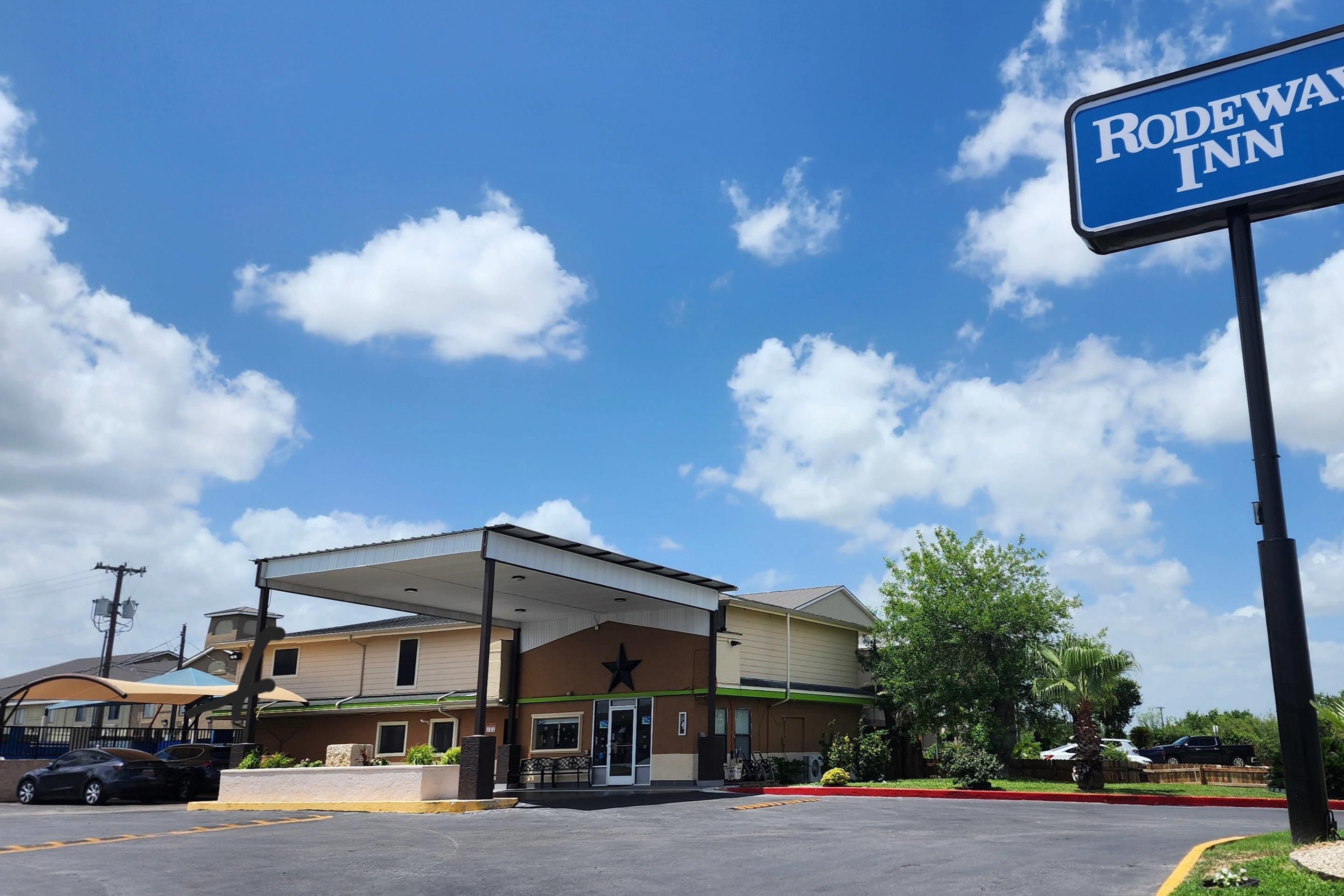 Hotel exterior | Rodeway Inn San Antonio Lackland AFB - SeaWorld