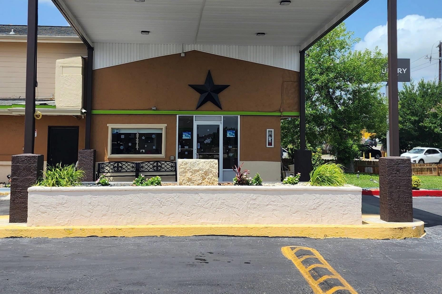Hotel exterior | Rodeway Inn San Antonio Lackland AFB - SeaWorld