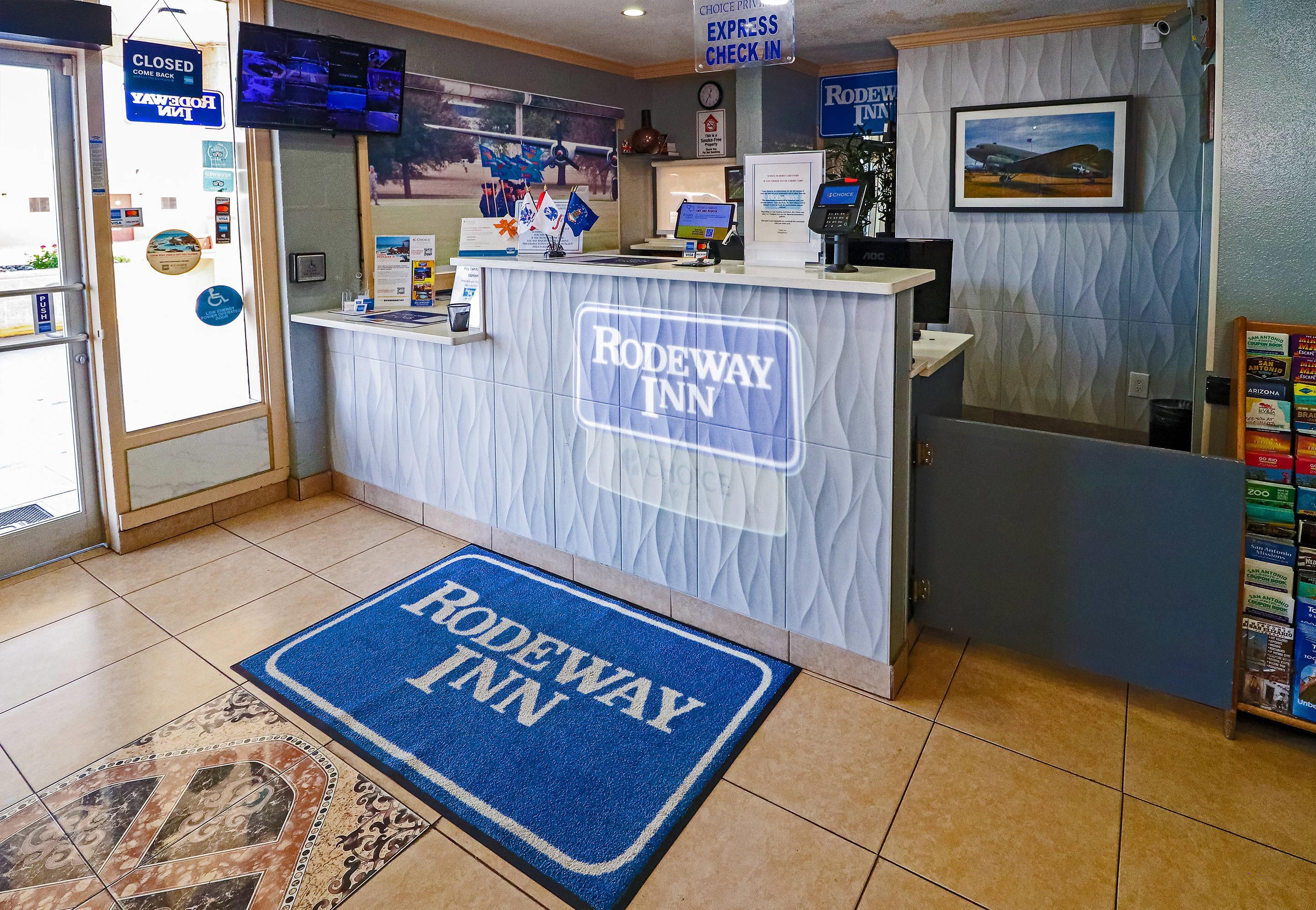 Front desk | Rodeway Inn San Antonio Lackland AFB - SeaWorld