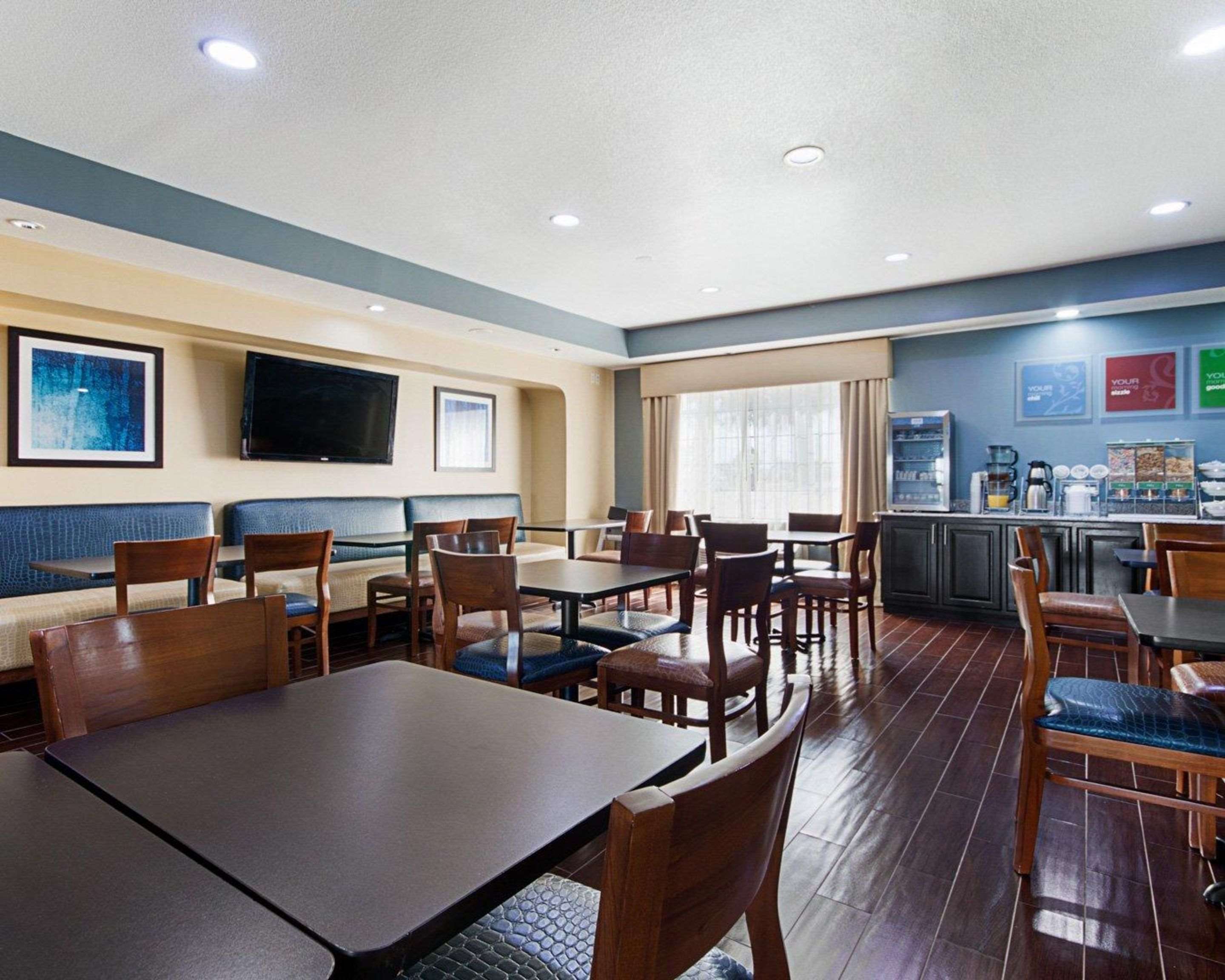 Breakfast room