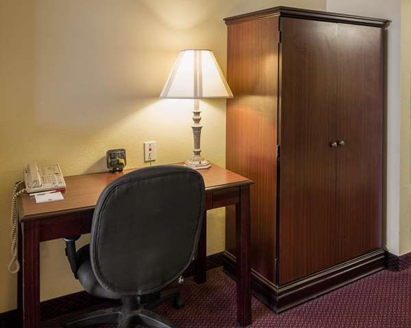  - Comfort Suites Texarkana - I-30, Exit 220B