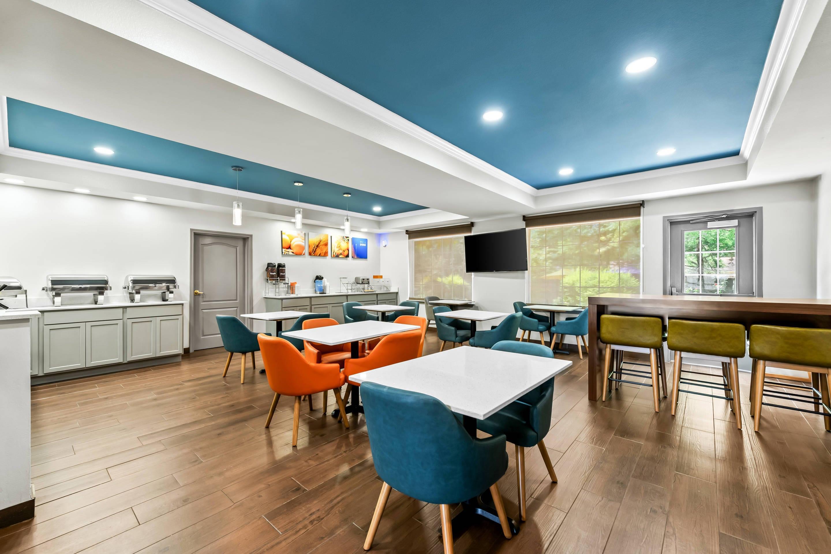 Breakfast area | Comfort Suites Texarkana Texas