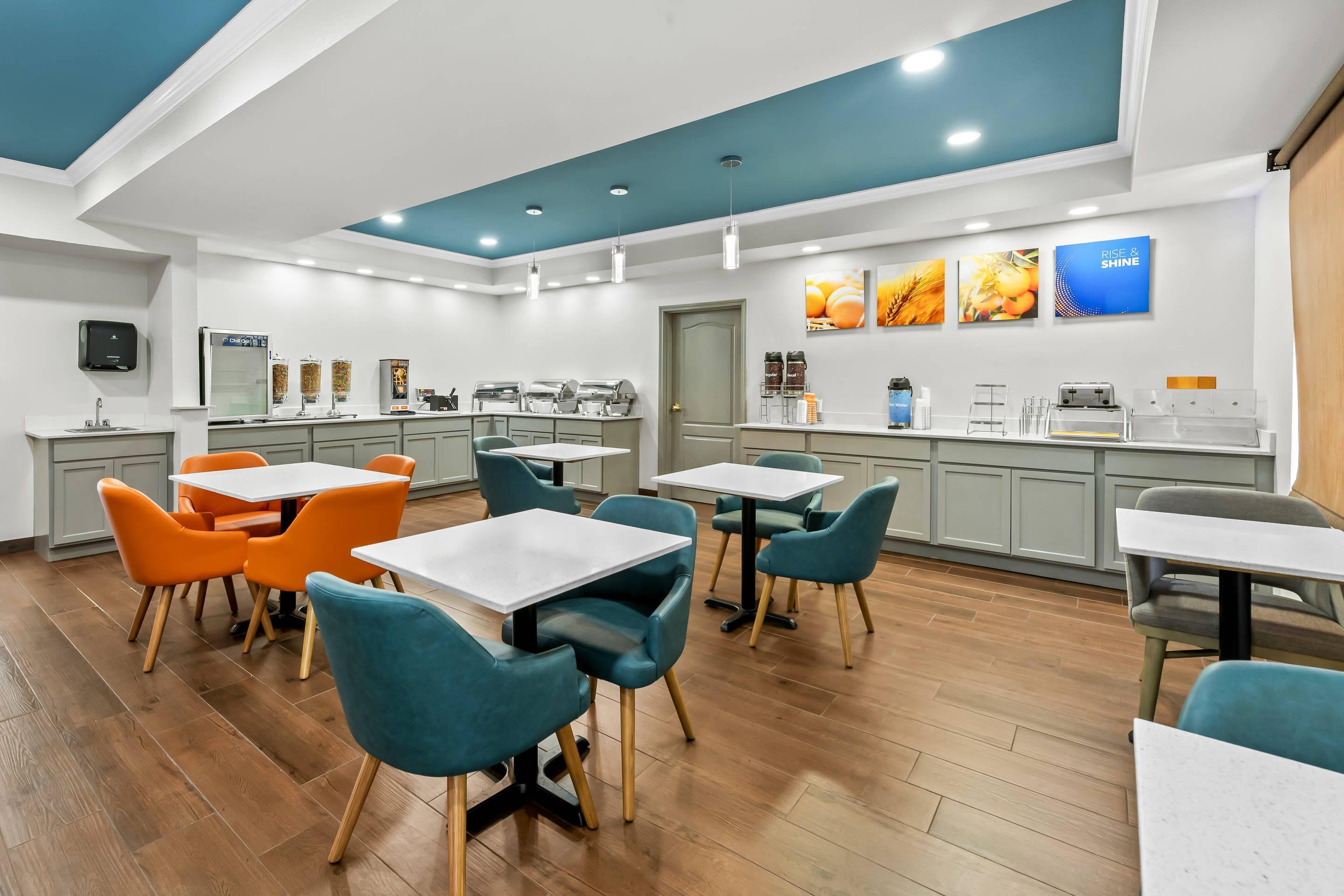Breakfast area | Comfort Suites Texarkana Texas