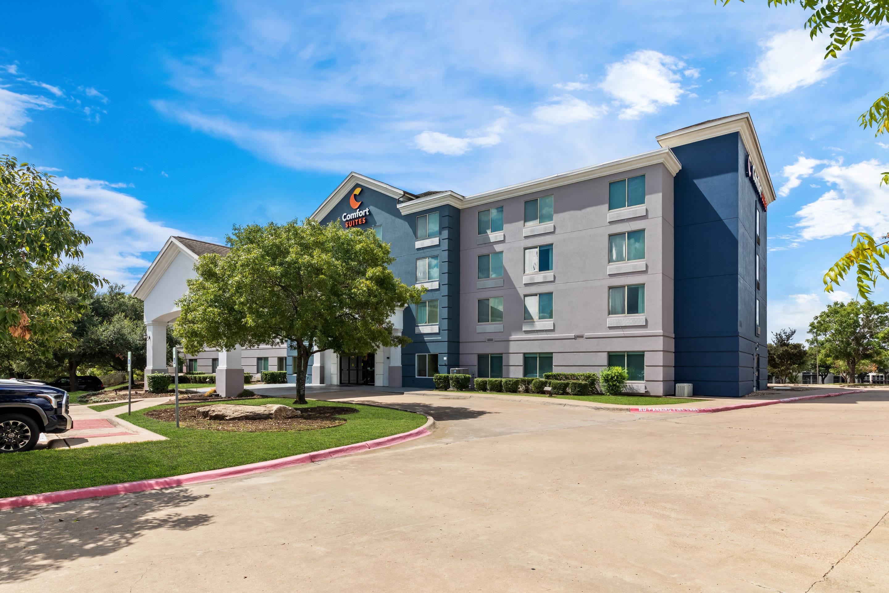 Hotel exterior | Comfort Suites Austin Airport