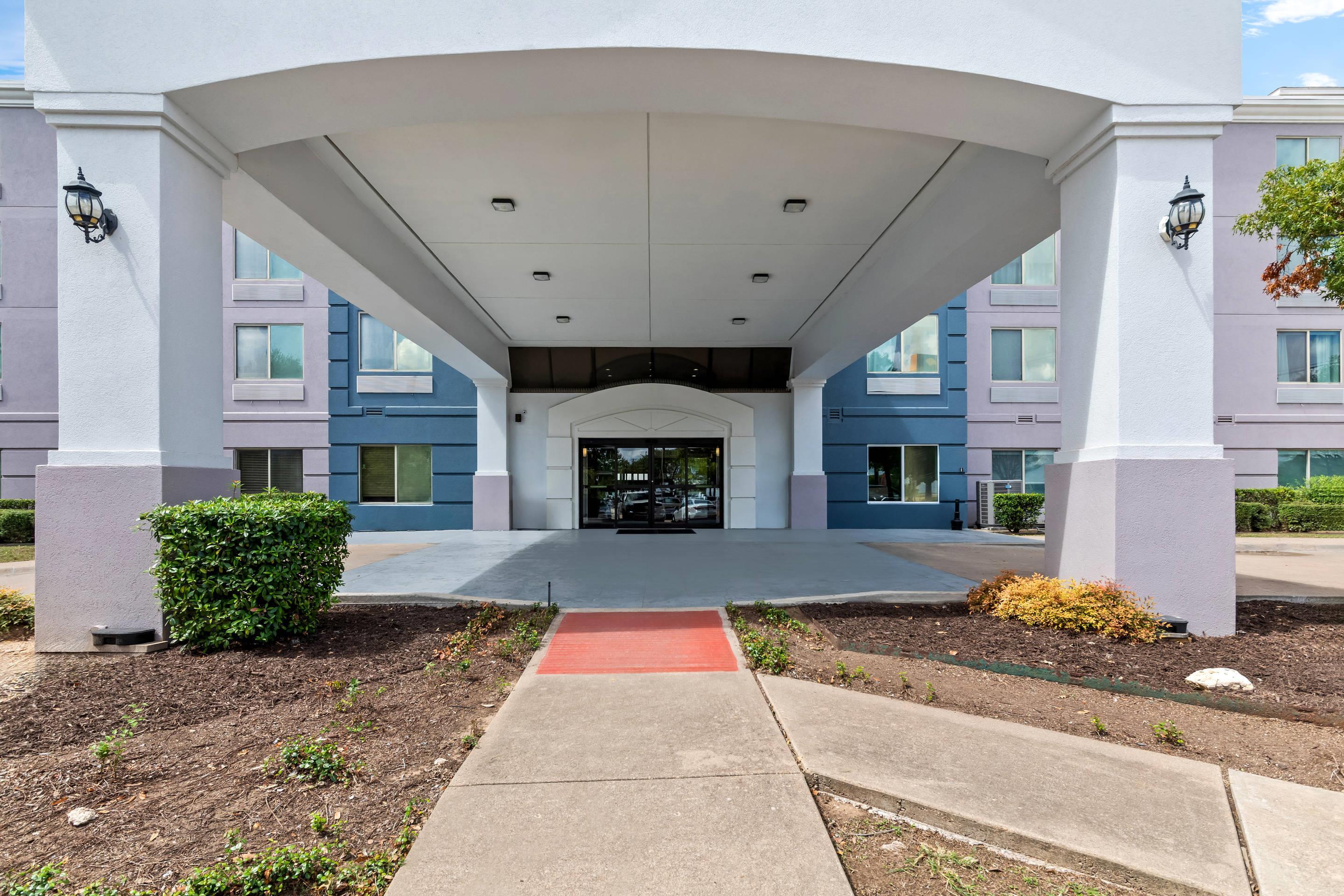 Hotel exterior | Comfort Suites Austin Airport