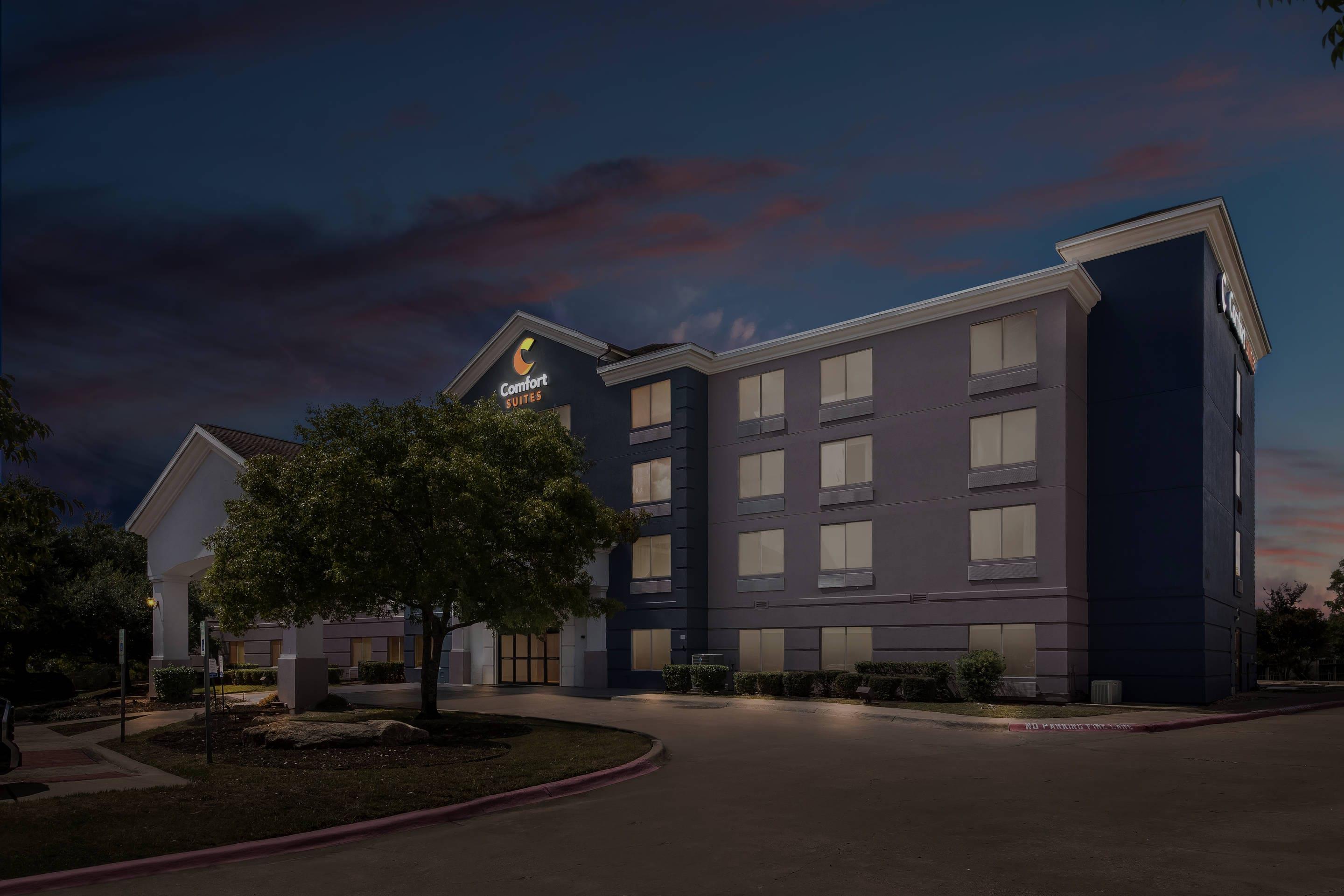 Twilight | Comfort Suites Austin Airport