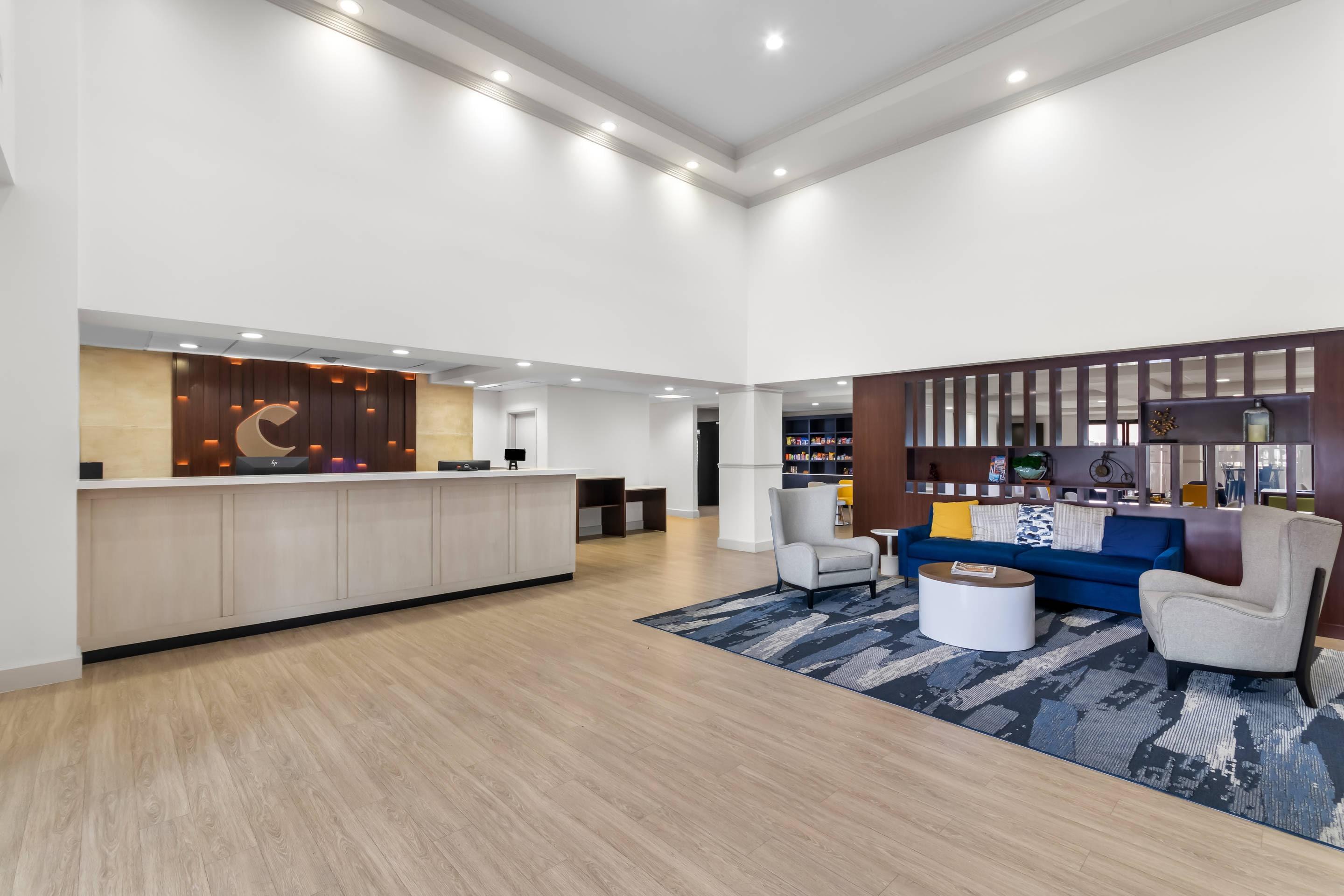 Hotel lobby | Comfort Suites Austin Airport