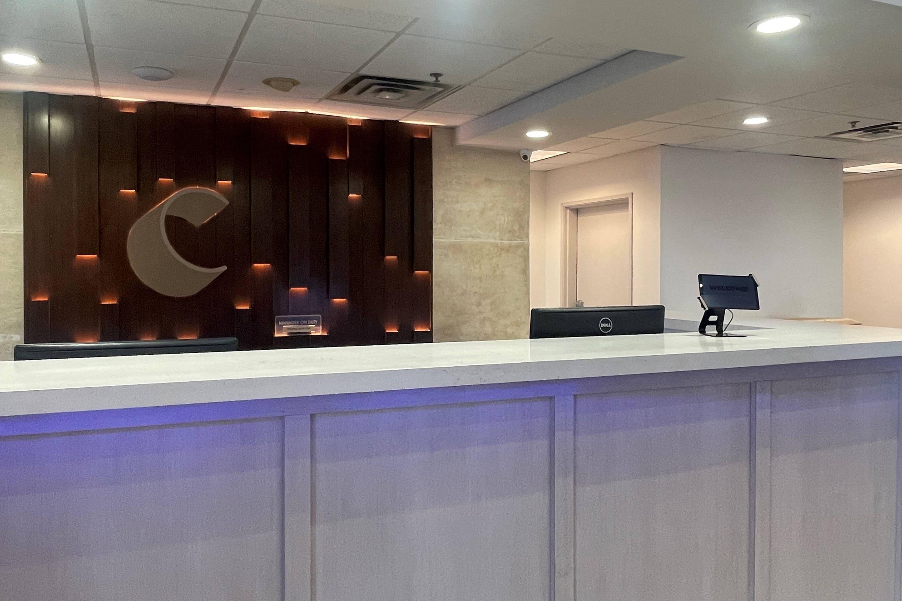 Front desk | Comfort Suites Austin Airport