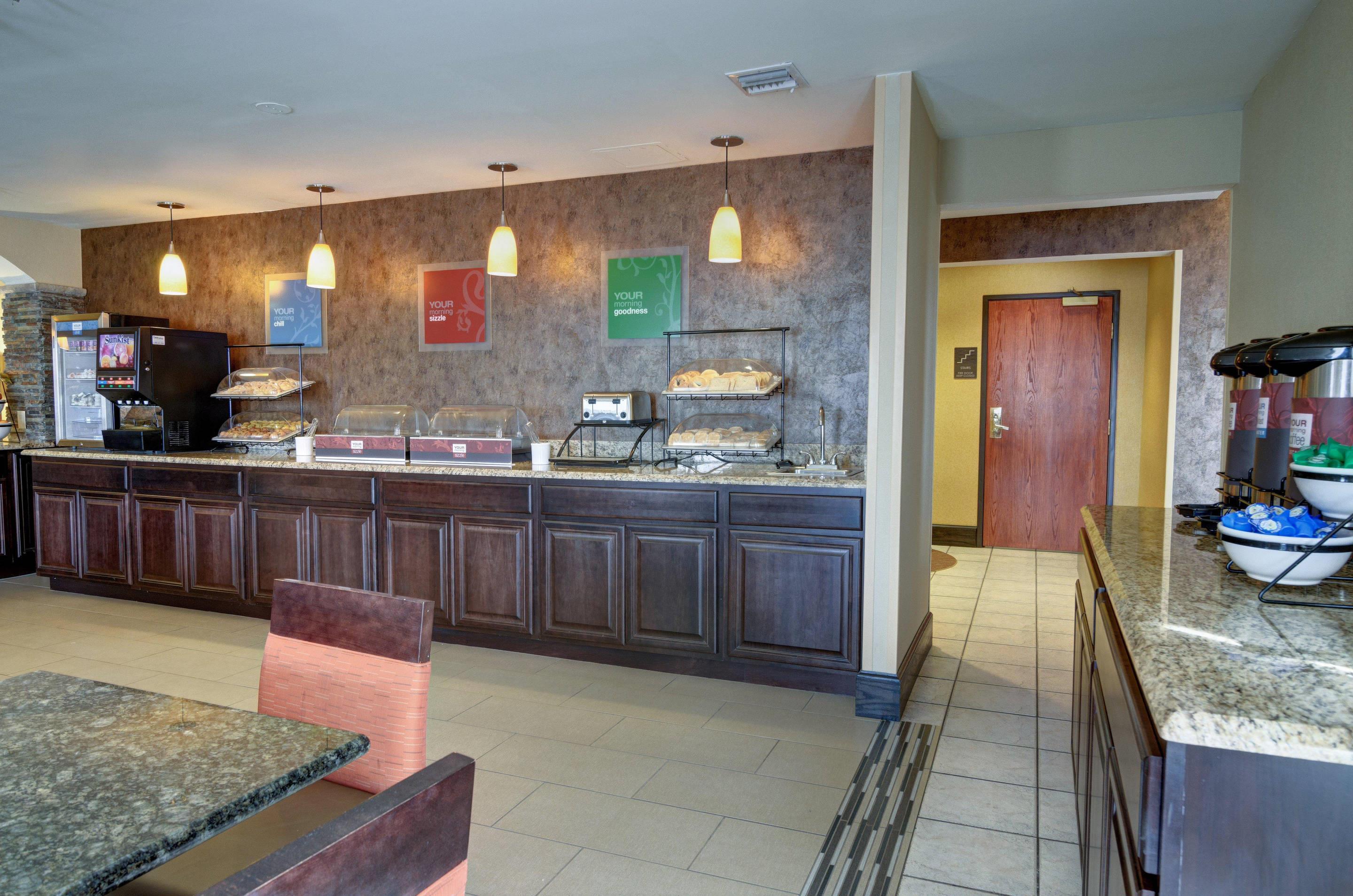 Breakfast counter | Comfort Inn And Suites Amarillo