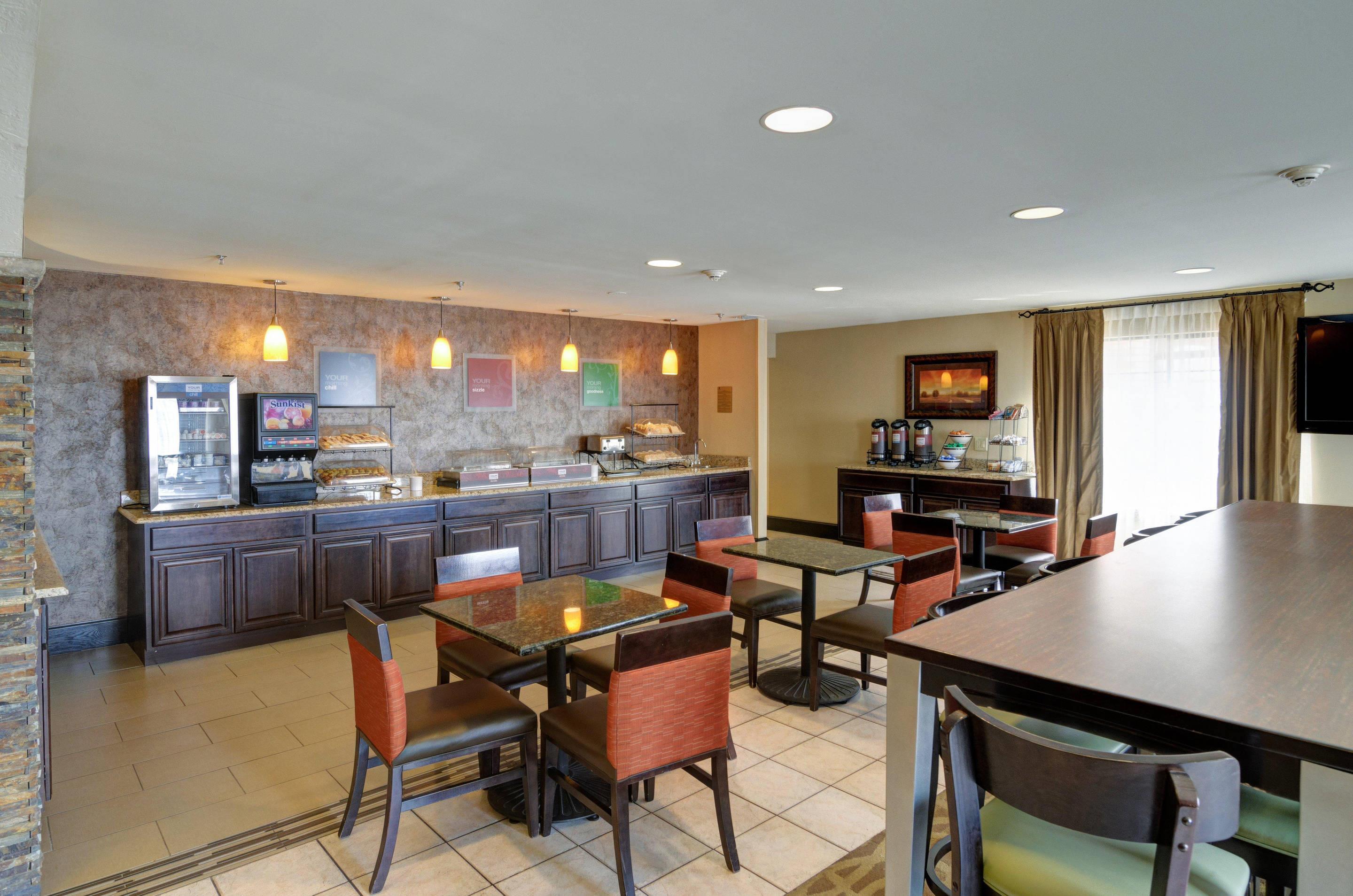 Breakfast room | Comfort Inn And Suites Amarillo