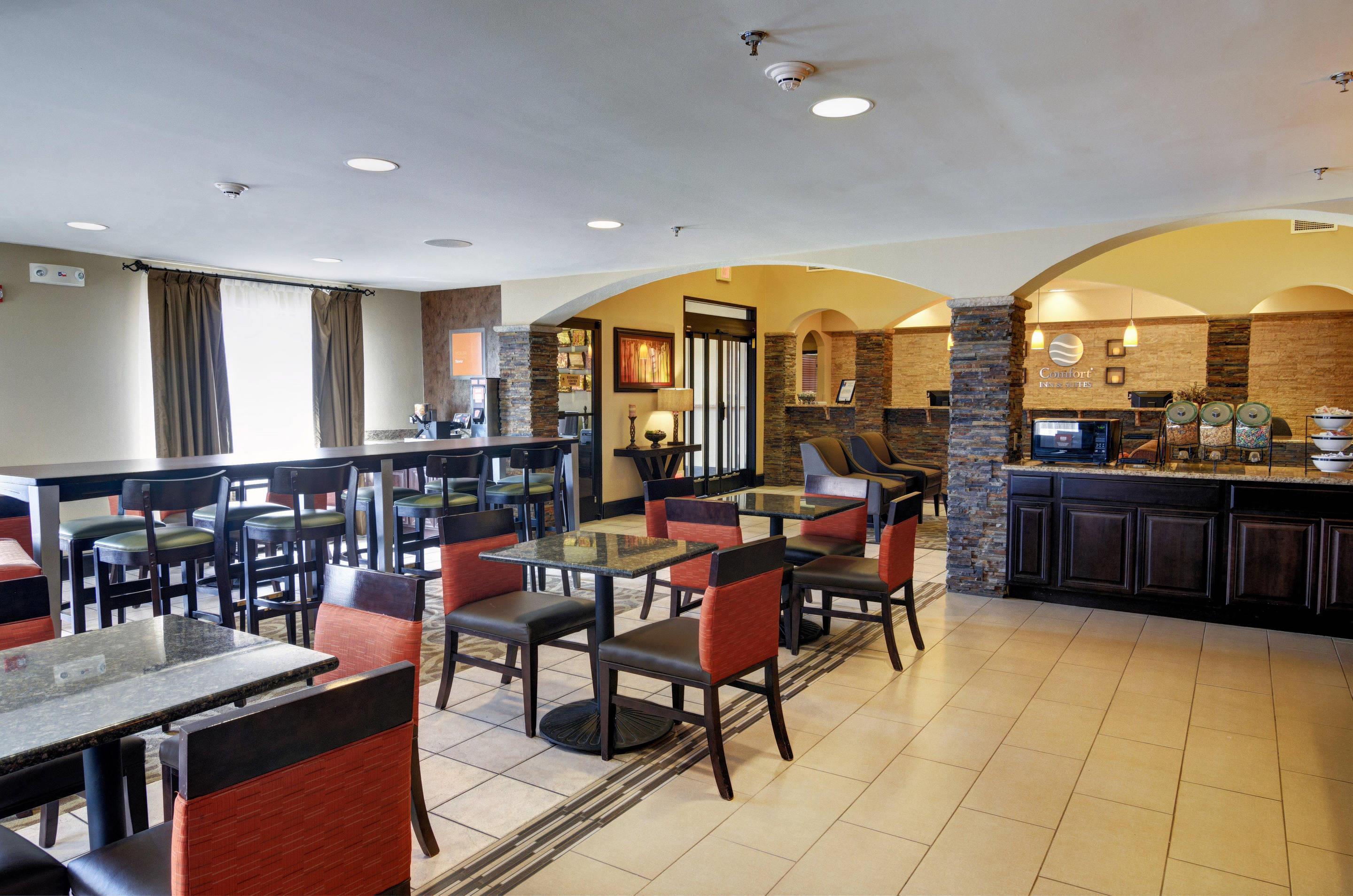 Spacious breakfast area | Comfort Inn And Suites Amarillo