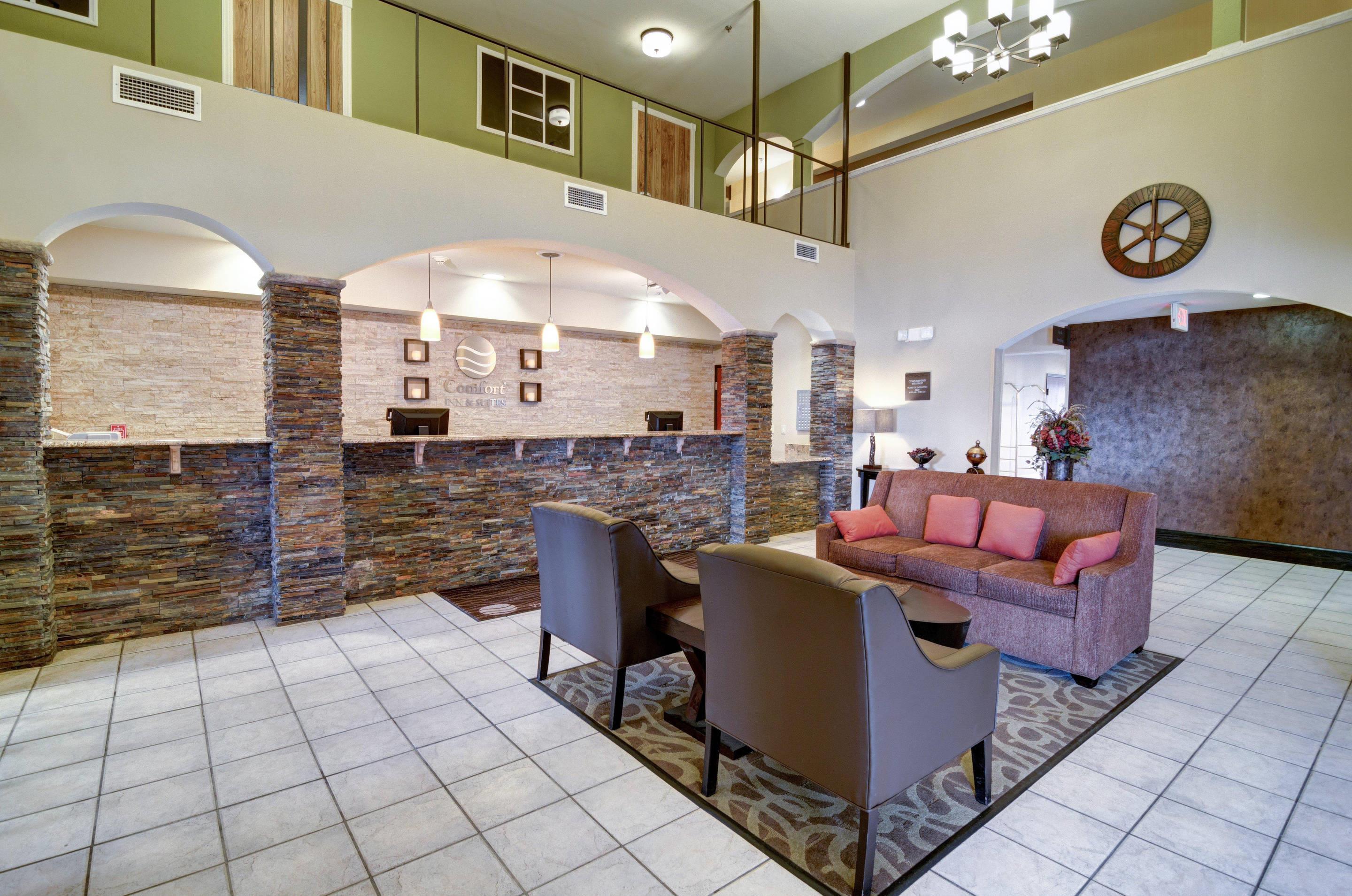 Lobby with sitting area | Comfort Inn And Suites Amarillo