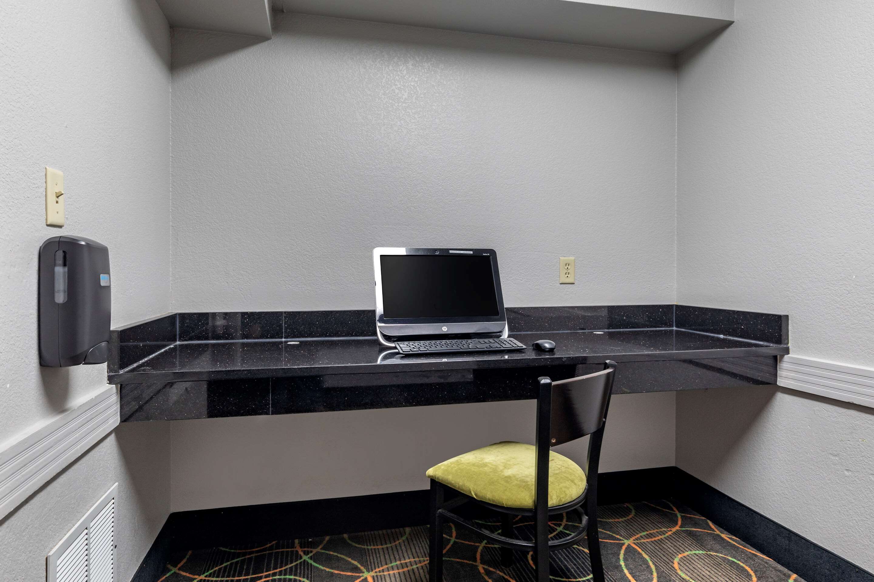 Business center | Comfort Inn & Suites Mansfield