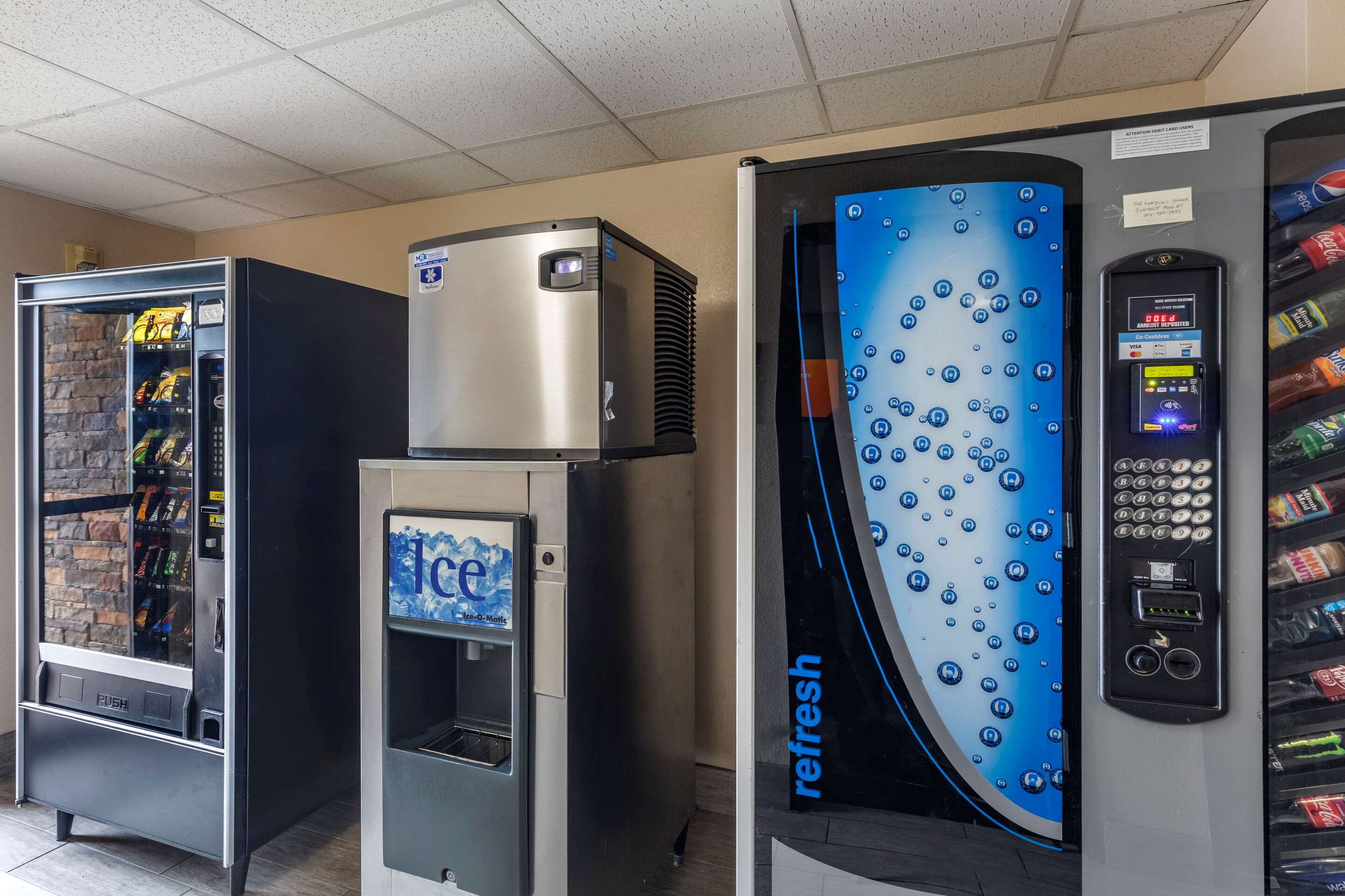 Hotel vending area | Comfort Inn & Suites Mansfield
