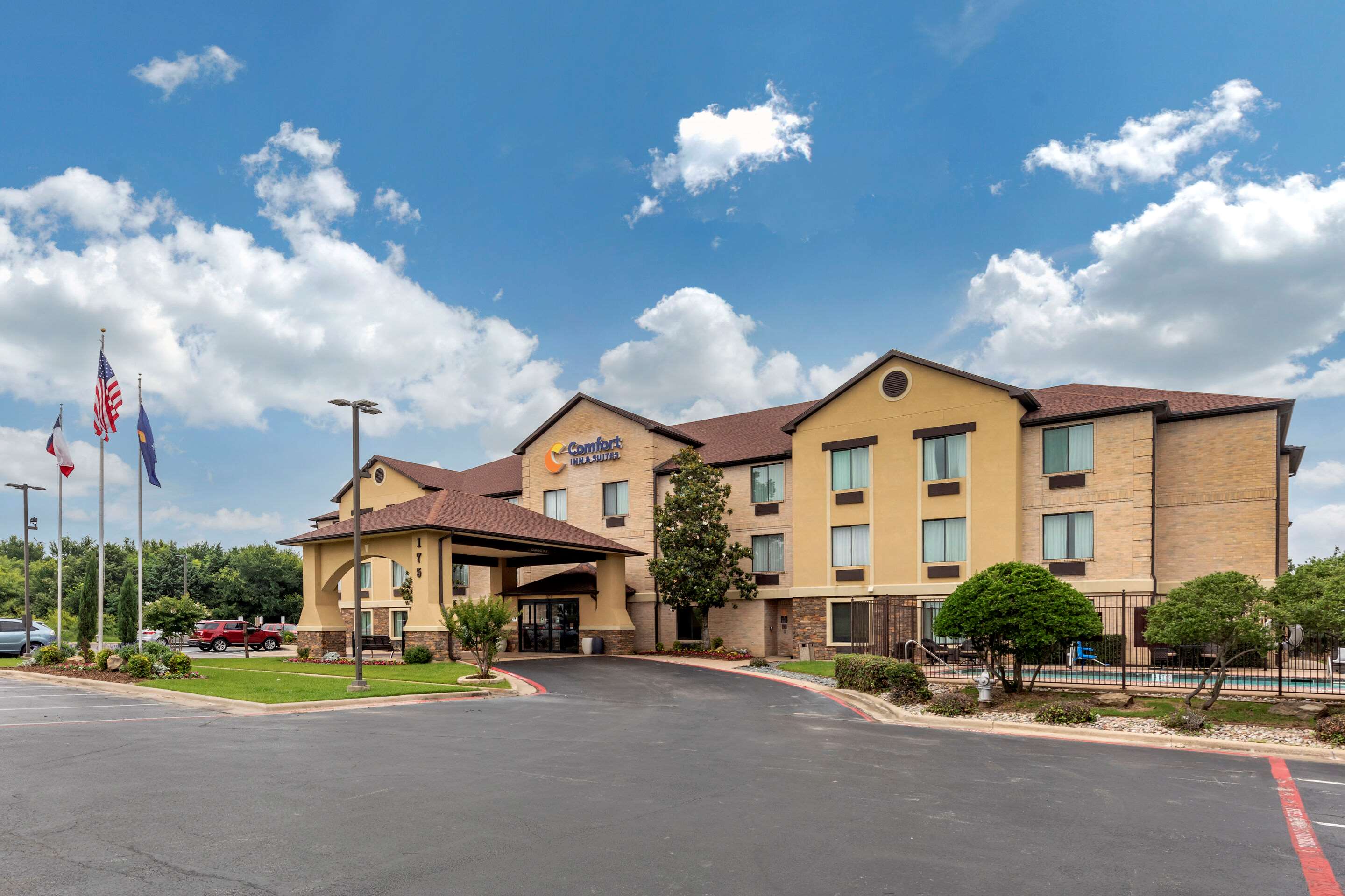 Hotel exterior | Comfort Inn & Suites Mansfield
