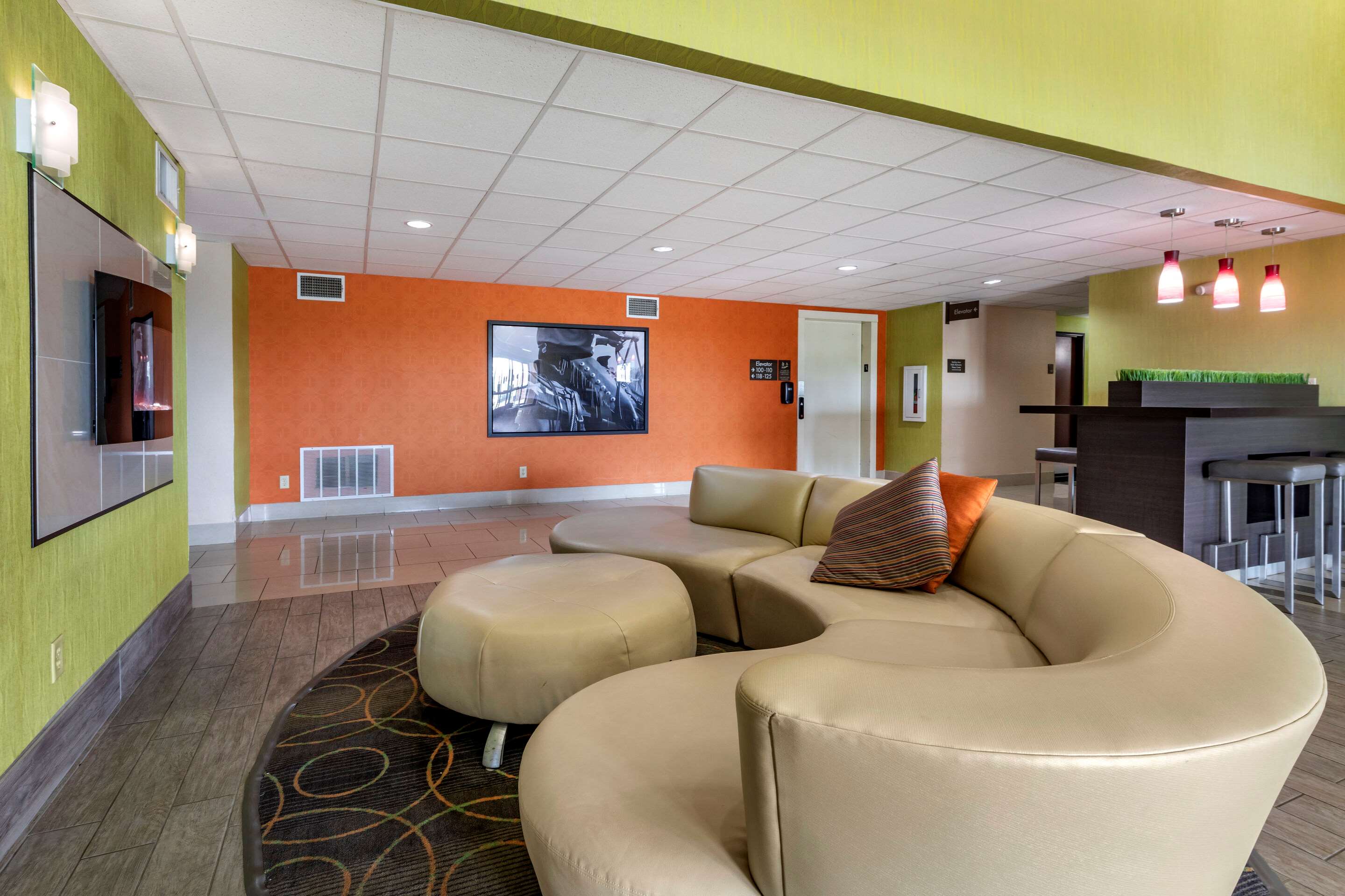 Hotel lobby | Comfort Inn & Suites Mansfield