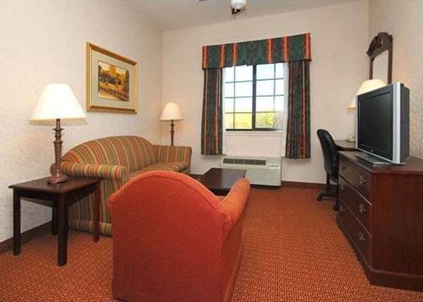 Suite - Quality Inn & Suites South Waco - I-35, Exit 331