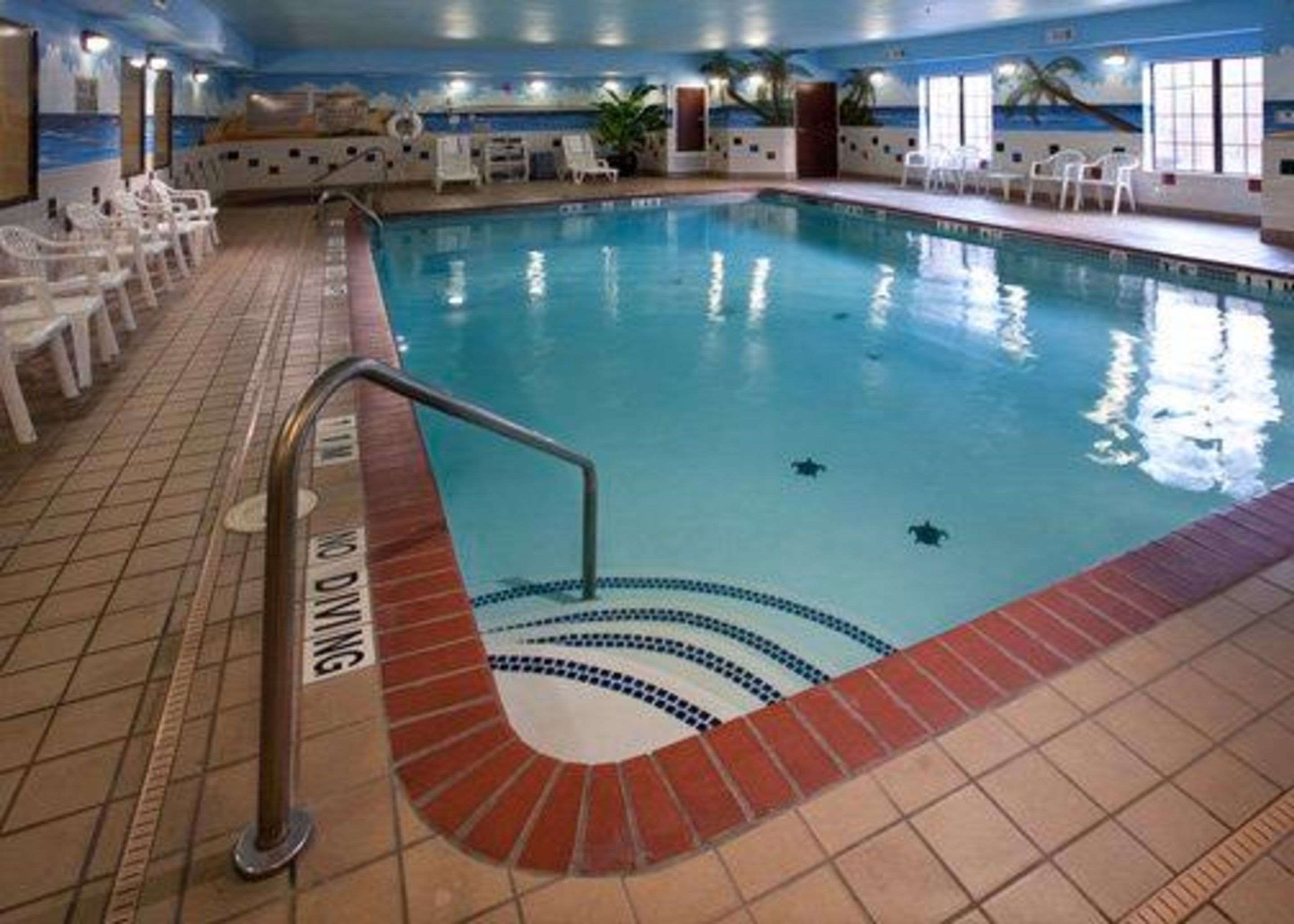 Indoor pool with hot tub | Quality Inn & Suites, Near University