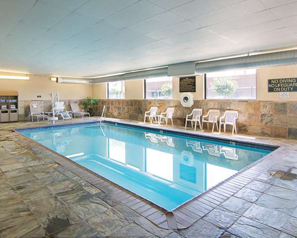 Pool - Comfort Inn & Suites West Katy - I-10, Exit 745