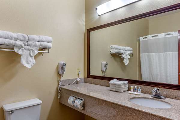  - Comfort Suites Plainview - I-27, Exit 49