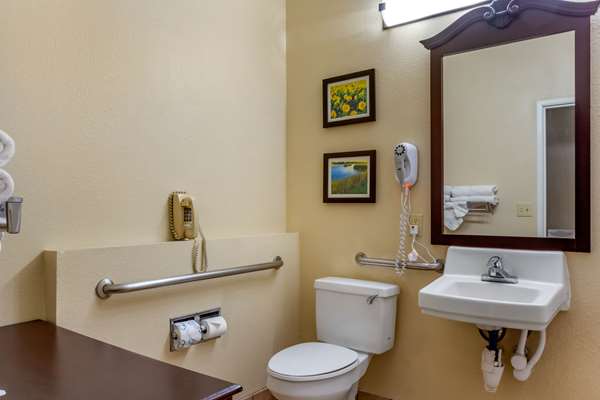  - Comfort Suites Plainview - I-27, Exit 49