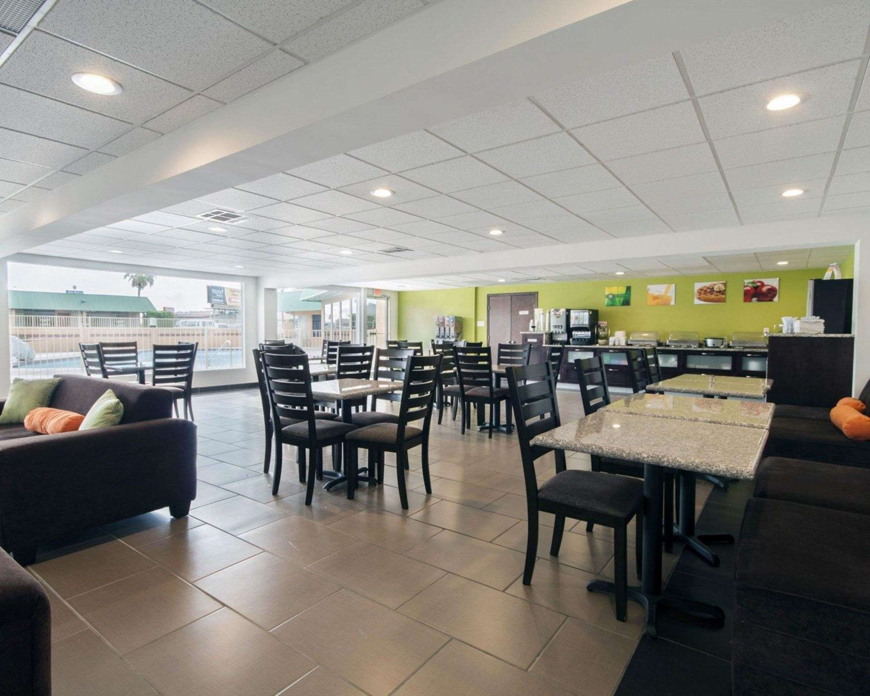 Spacious breakfast area | Quality Inn And Suites