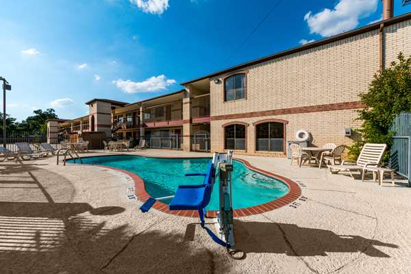 Pool - Quality Inn San Marcos - I-35, Exit 206